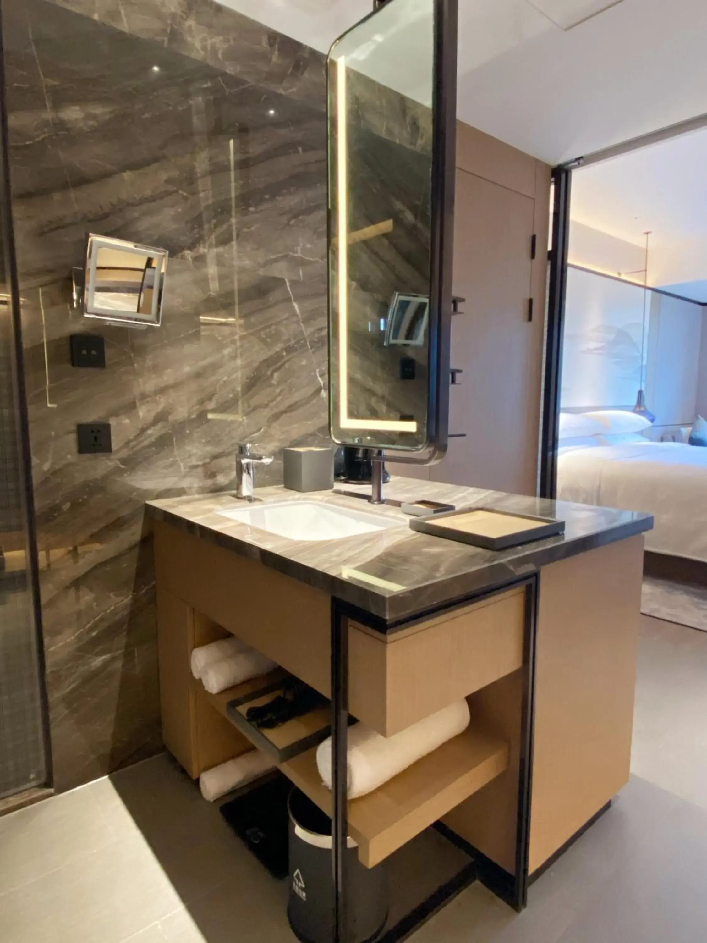 Deluxe Guest room with 1 King in Four Points by Sheraton Suzhou, Wuzhong Deluxe Guest room with 1 King in Four Points by Sheraton Suzhou, Wuzhong