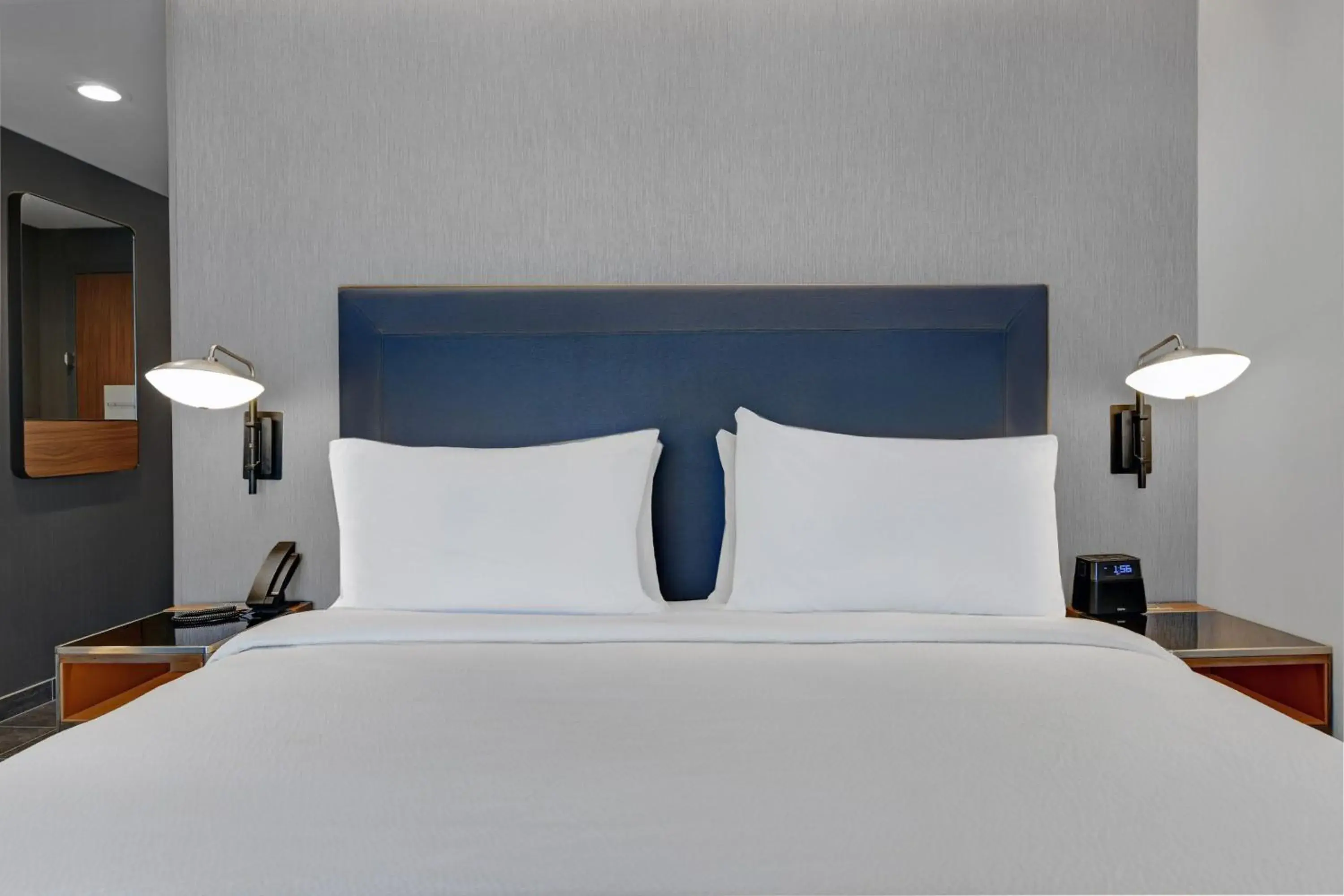 King Room with Sofa Bed in Courtyard by Marriott Hamilton King Room with Sofa Bed in Courtyard by Marriott Hamilton