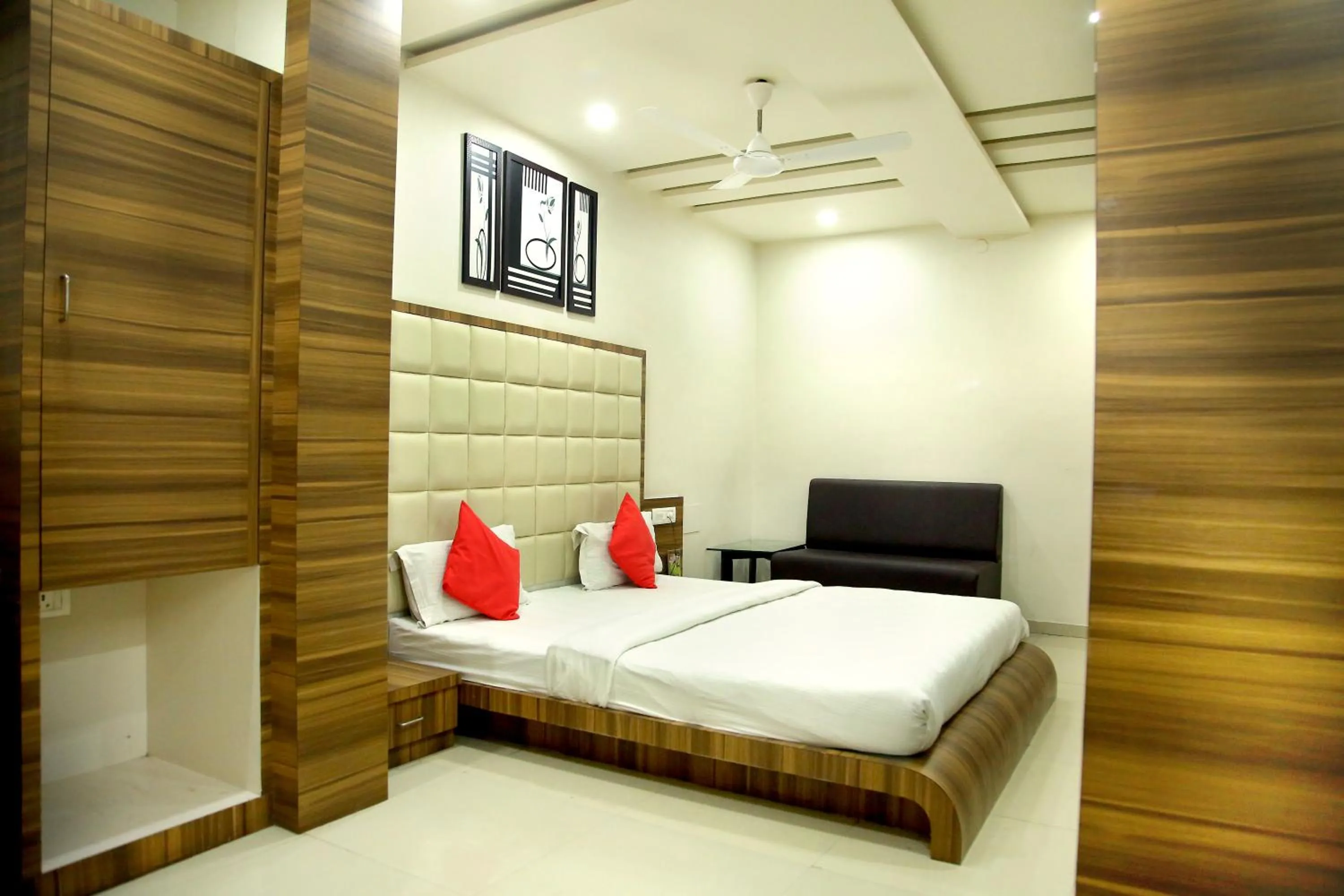 room service in Hotel City Inn