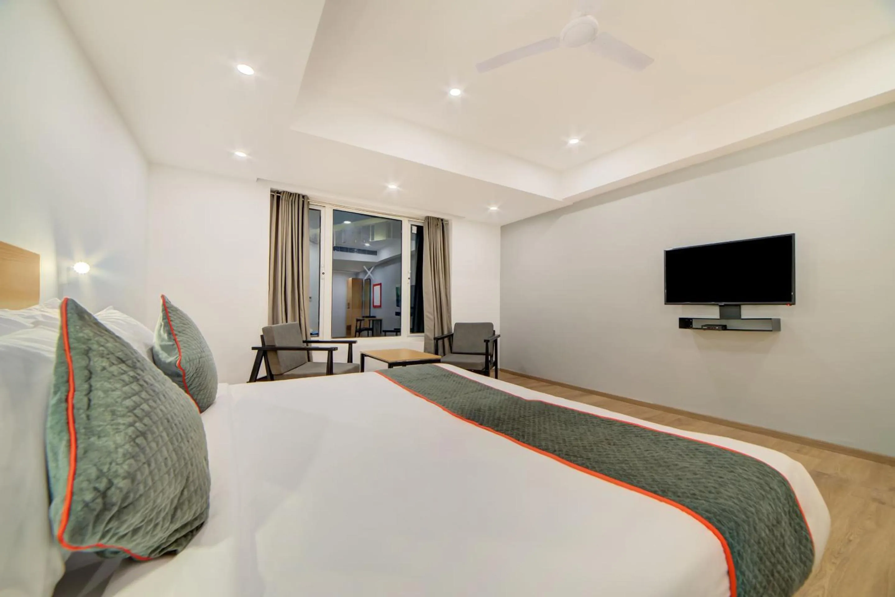 Bedroom, TV/Entertainment Center in Townhouse 777 - A3 empire