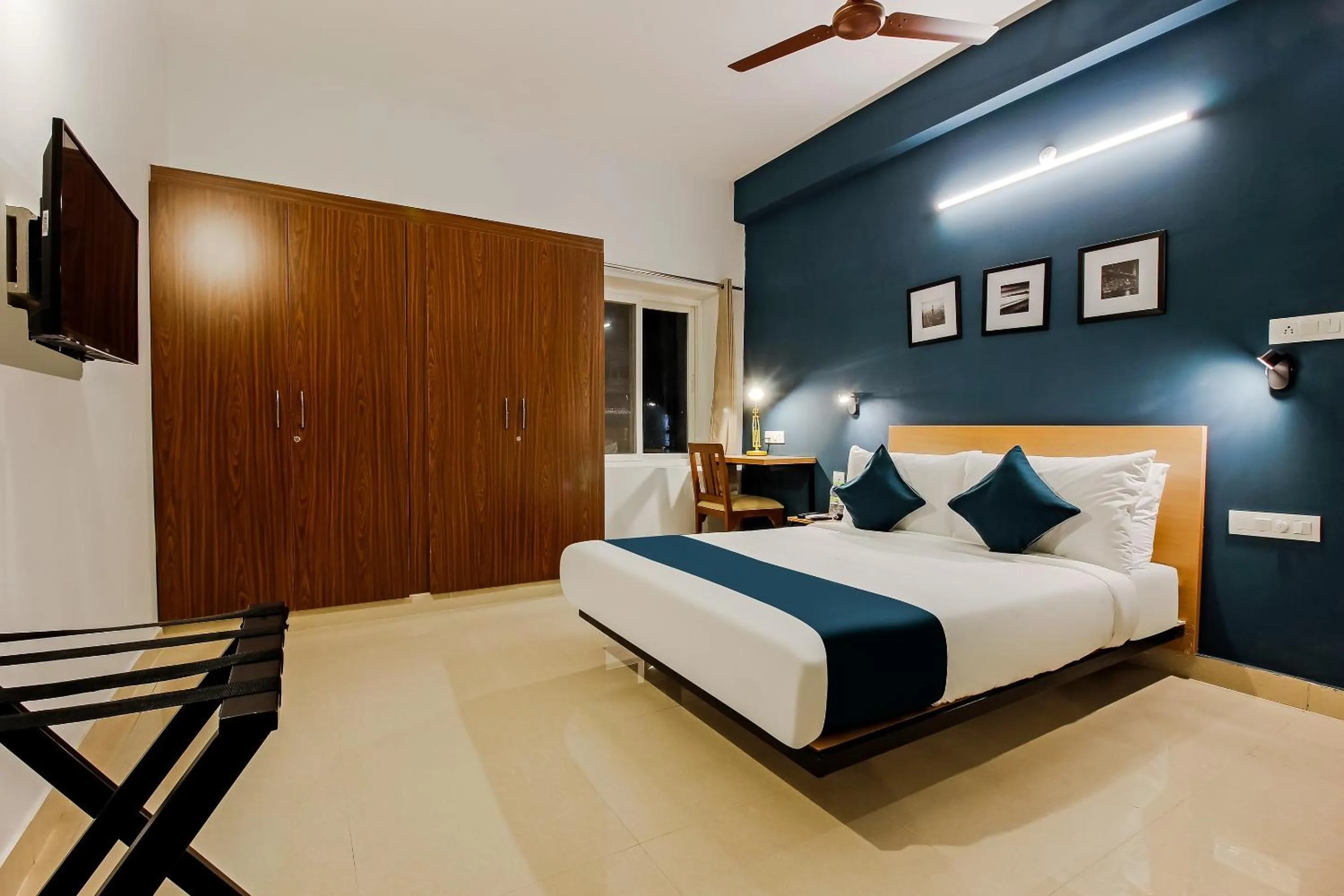 Bedroom, Bed in Hotel O Silverkey ,near RTO office kondapur