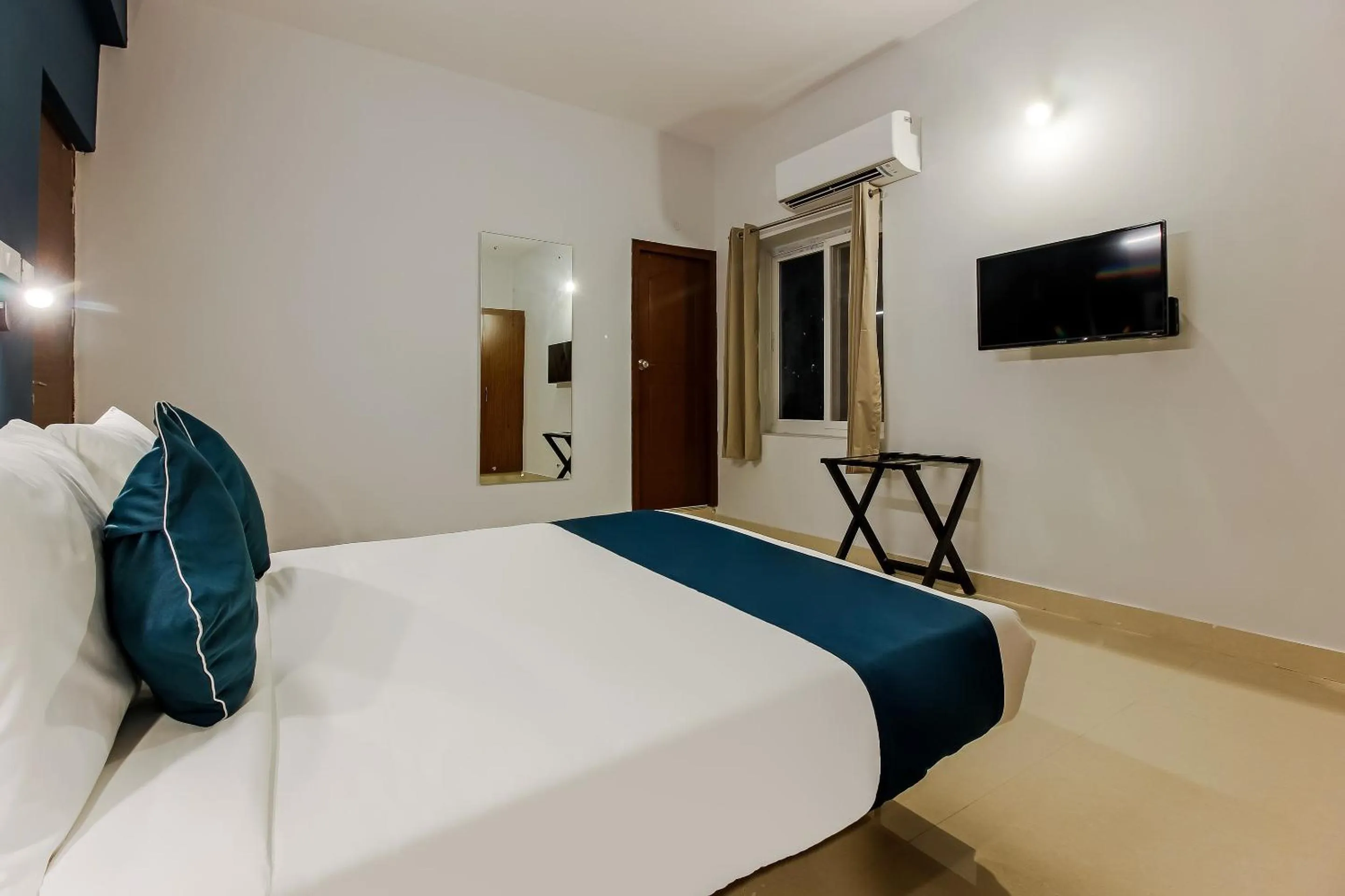 Bedroom, Bed in Hotel O Silverkey ,near RTO office kondapur