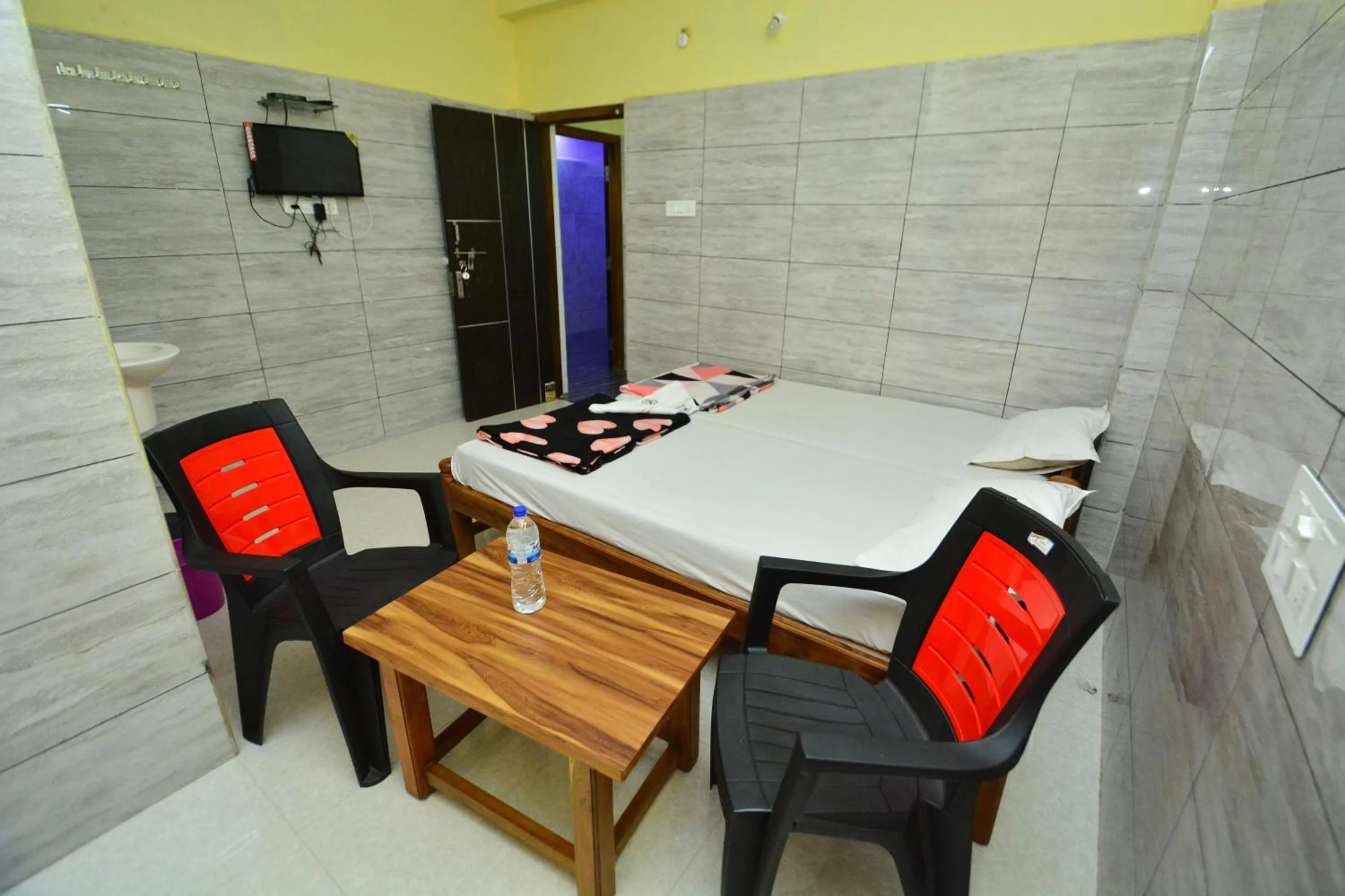 Bed in Aryan residency