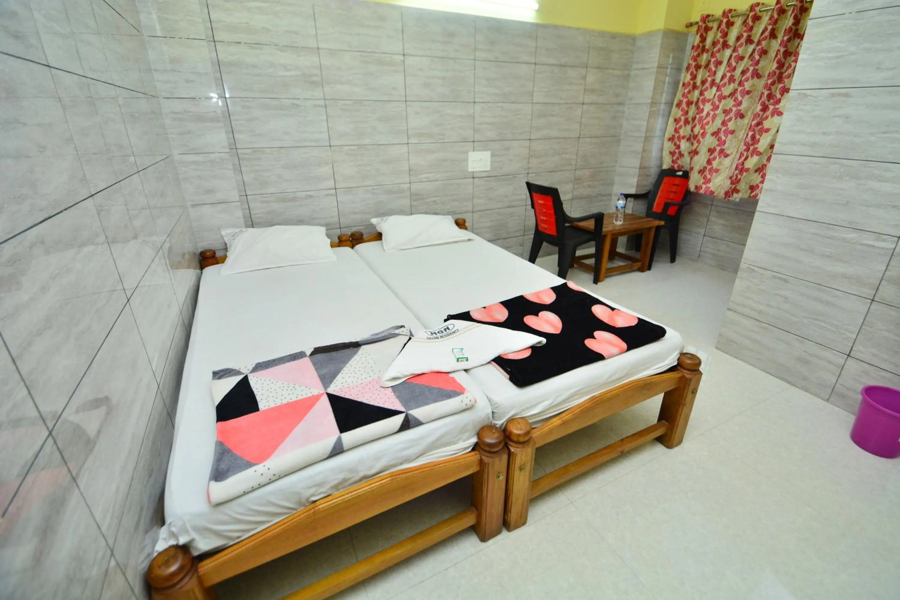 Bed in Aryan residency