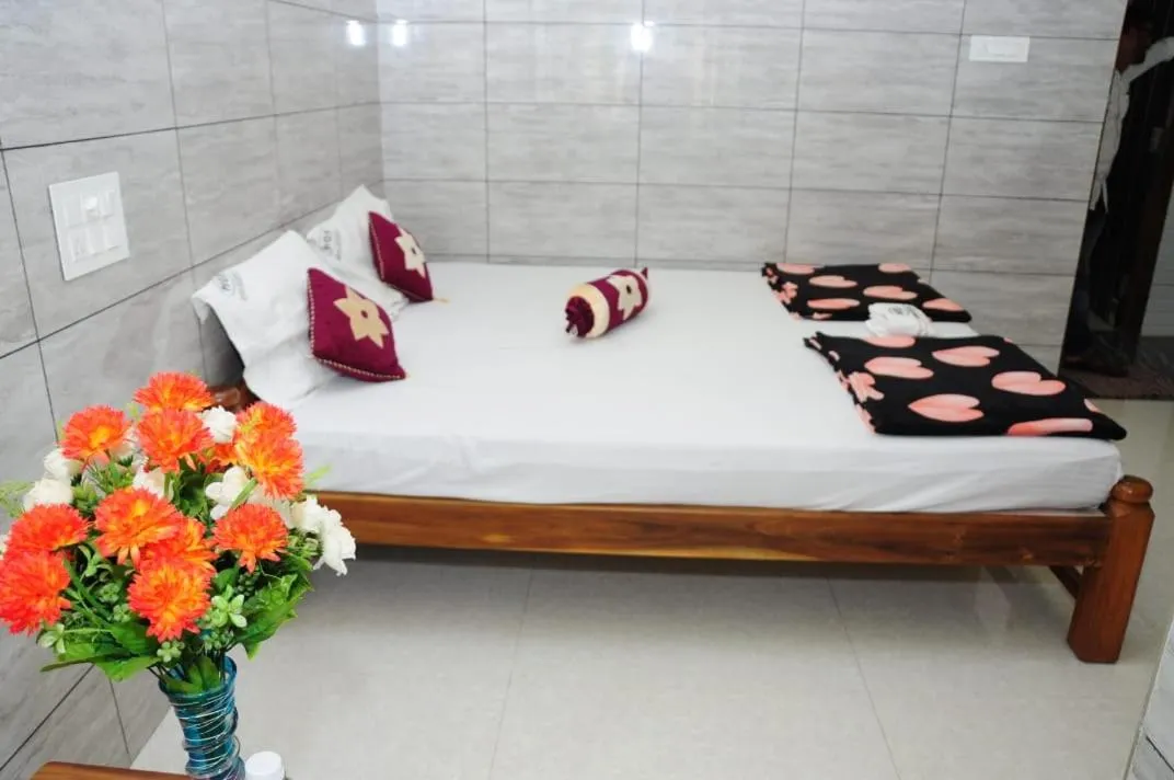 Bed in Aryan residency