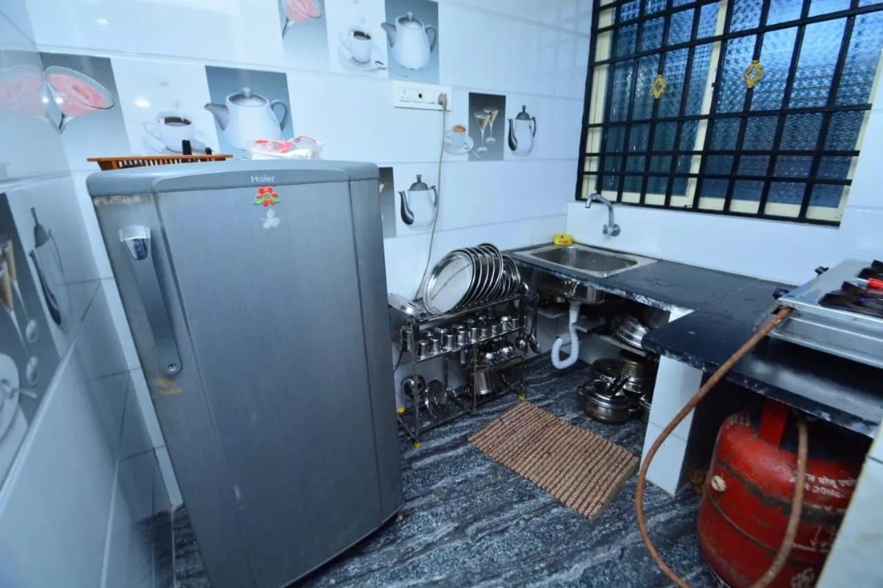 Kitchen or kitchenette in Aryan residency