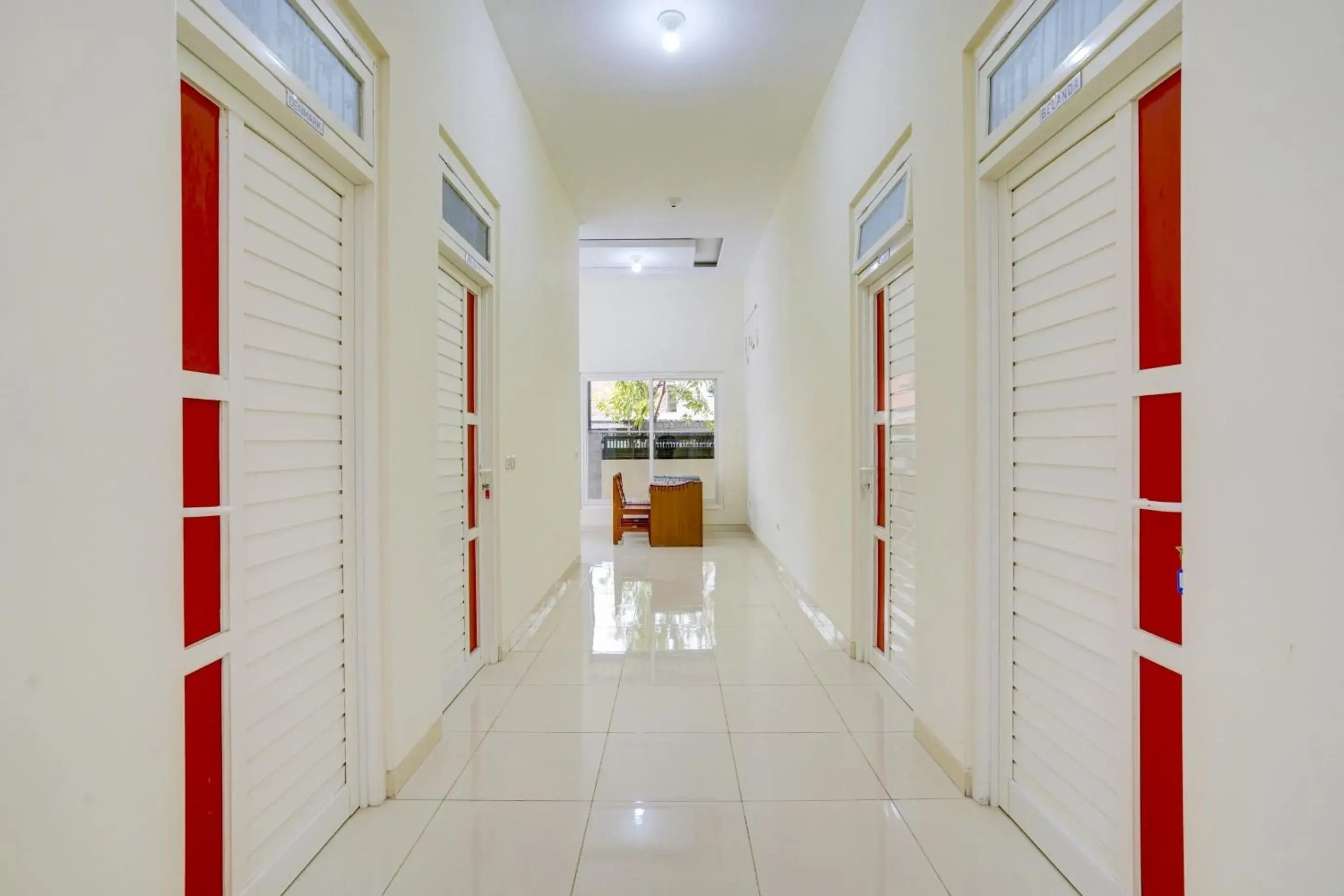 Lobby or reception in Capital O Inn App Tenggilis Lobby or reception in Capital O Inn App Tenggilis