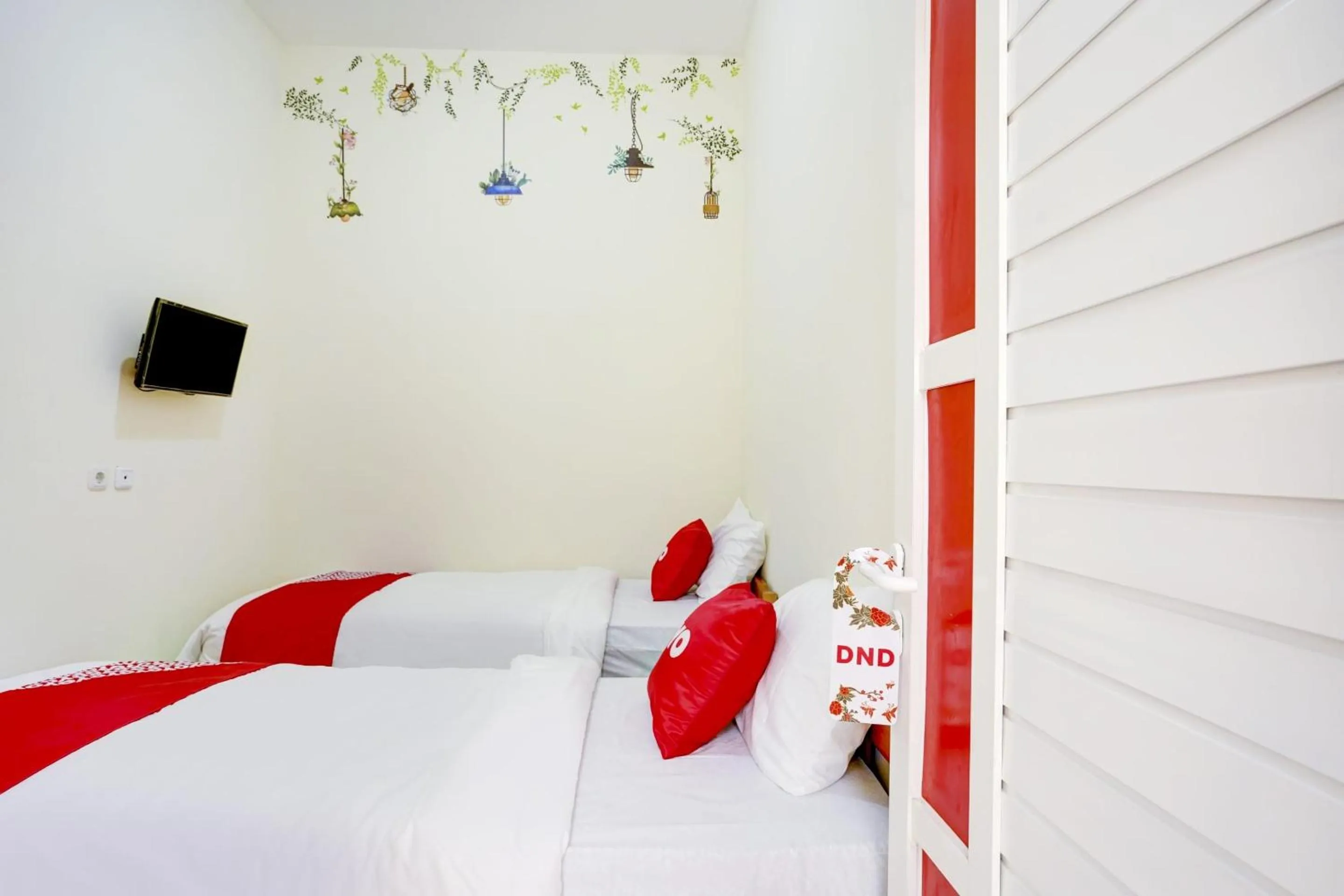 Bedroom, Bed in Capital O Inn App Tenggilis