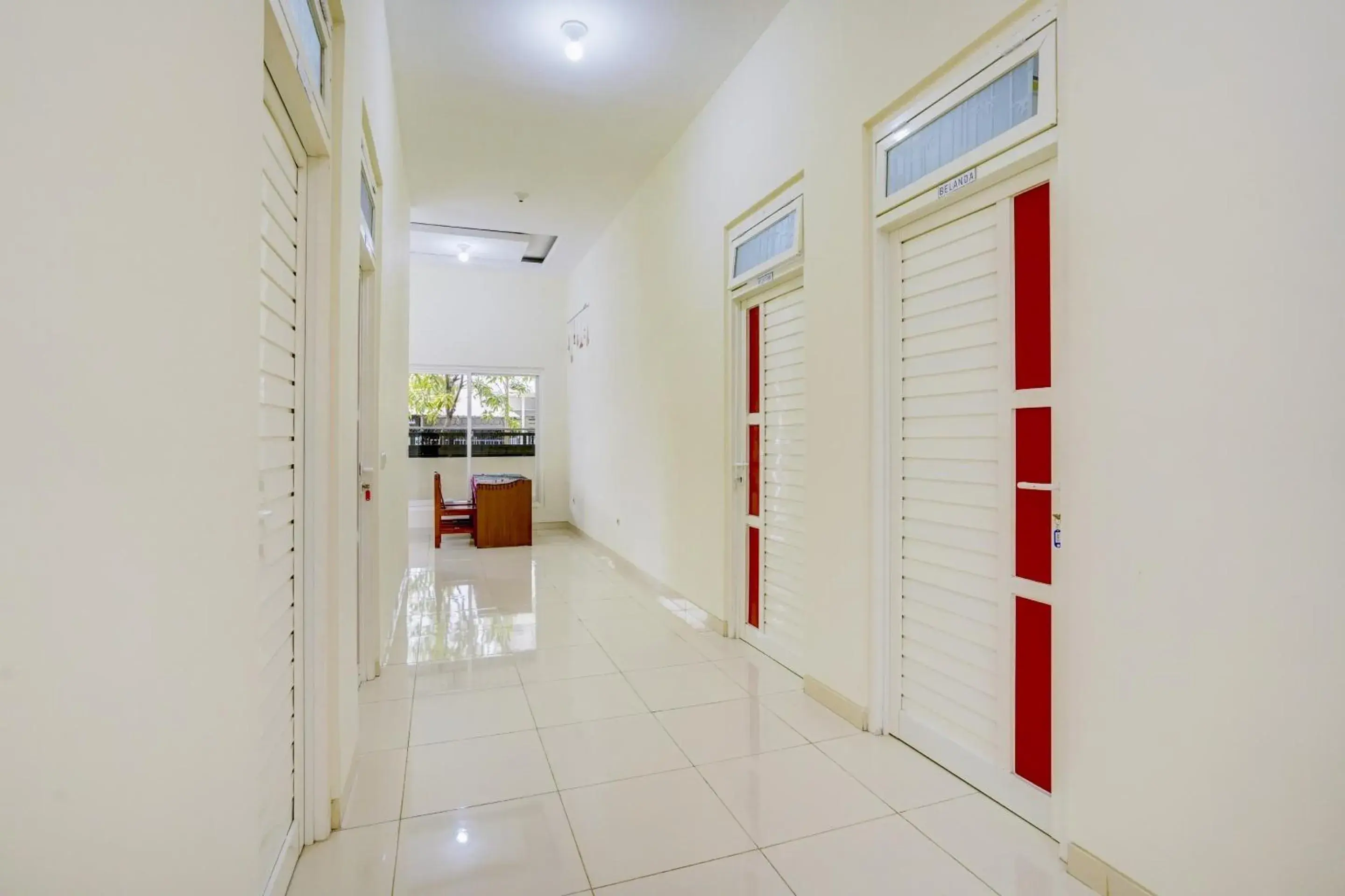 Lobby or reception in Capital O Inn App Tenggilis Lobby or reception in Capital O Inn App Tenggilis