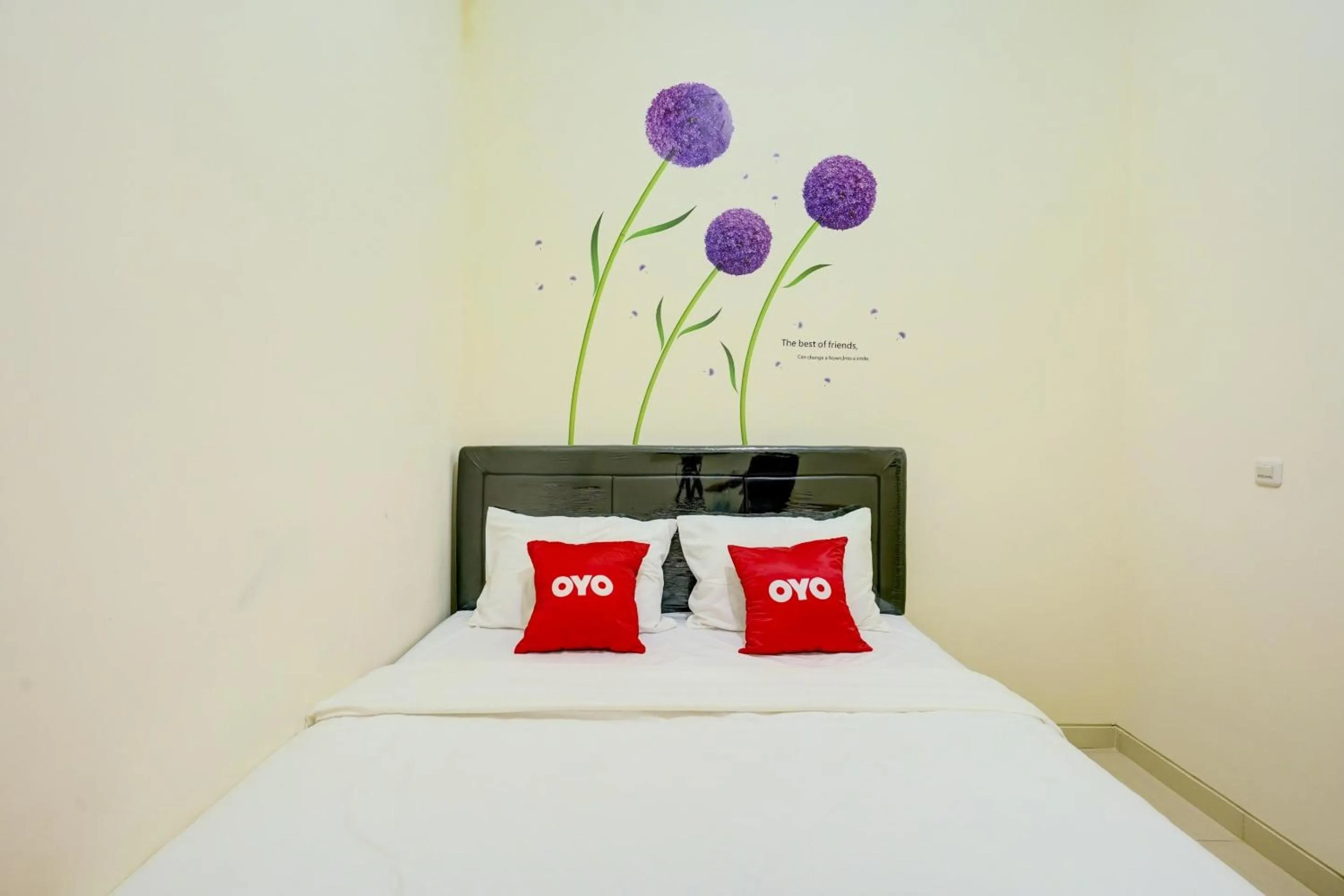 Bedroom, Bed in Capital O Inn App Tenggilis