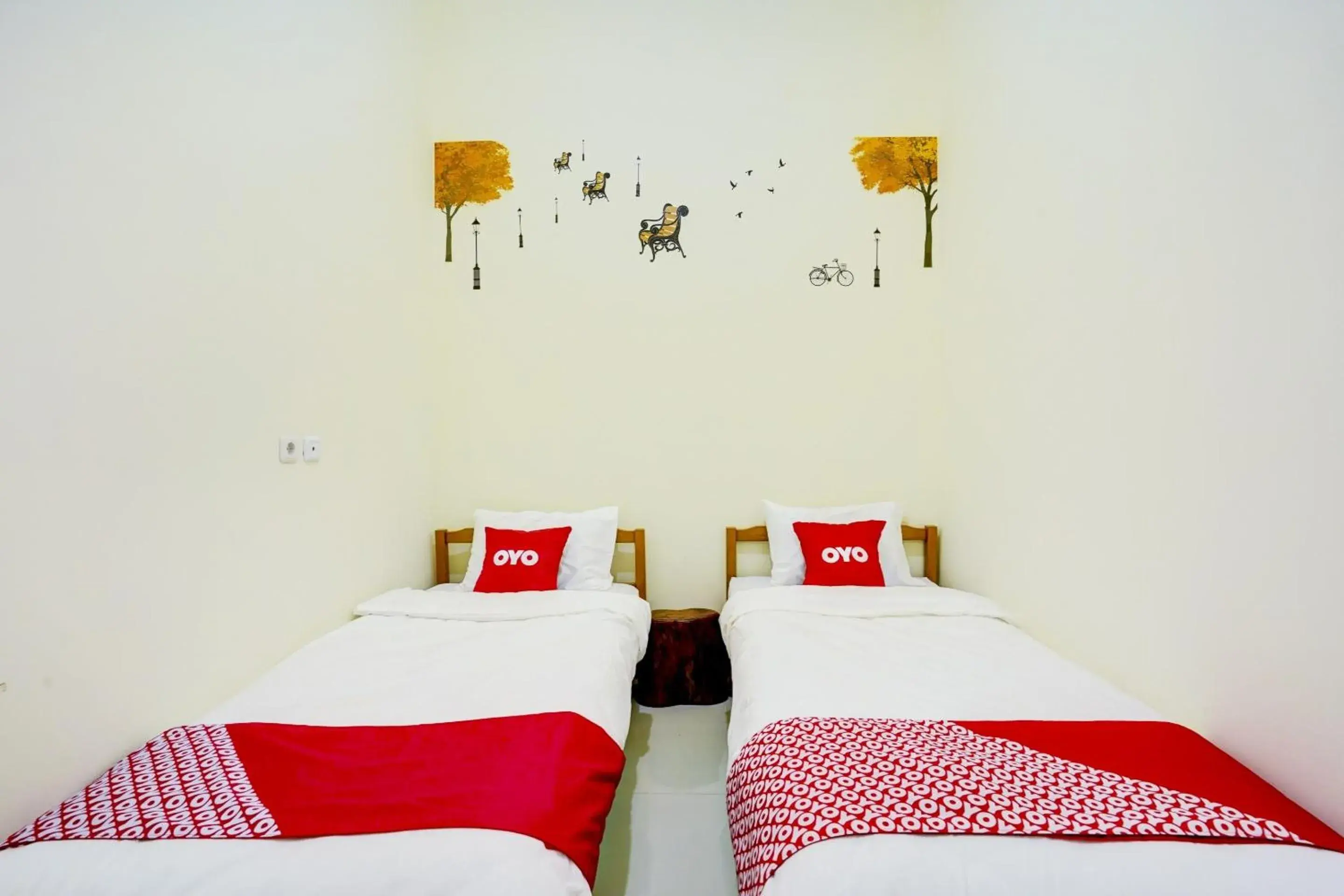 Bedroom, Bed in Capital O Inn App Tenggilis Bedroom, Bed in Capital O Inn App Tenggilis