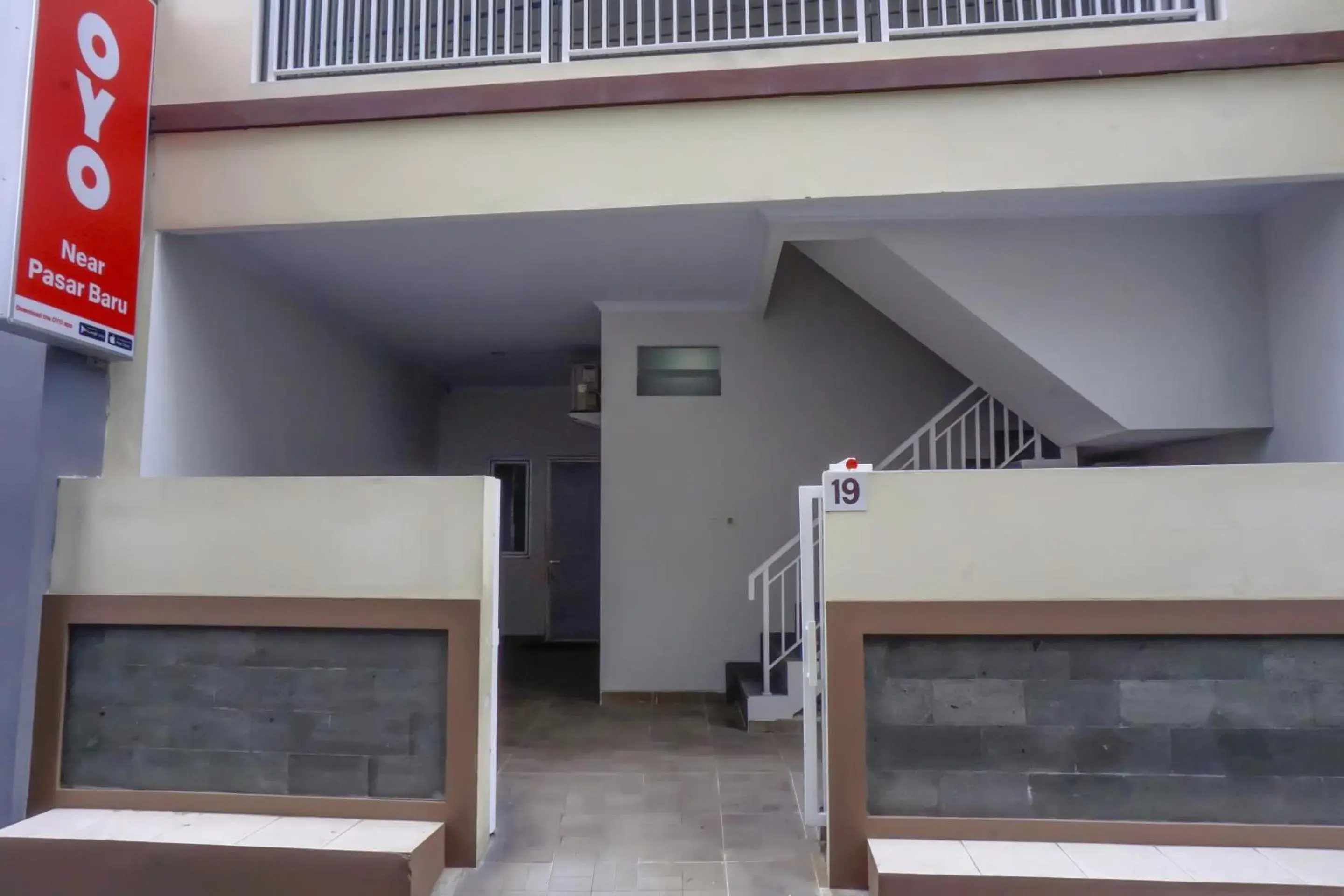 Facade/entrance in Hotel O Near Pasar Baru Facade/entrance in Hotel O Near Pasar Baru