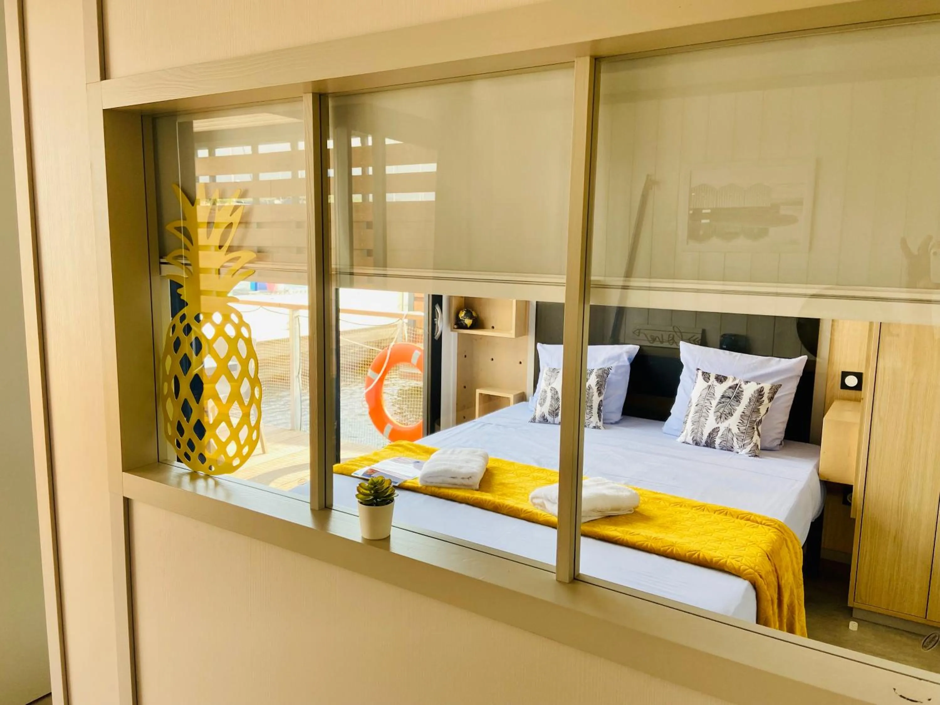 Bedroom, Bed in Les Ilots de Gruissan