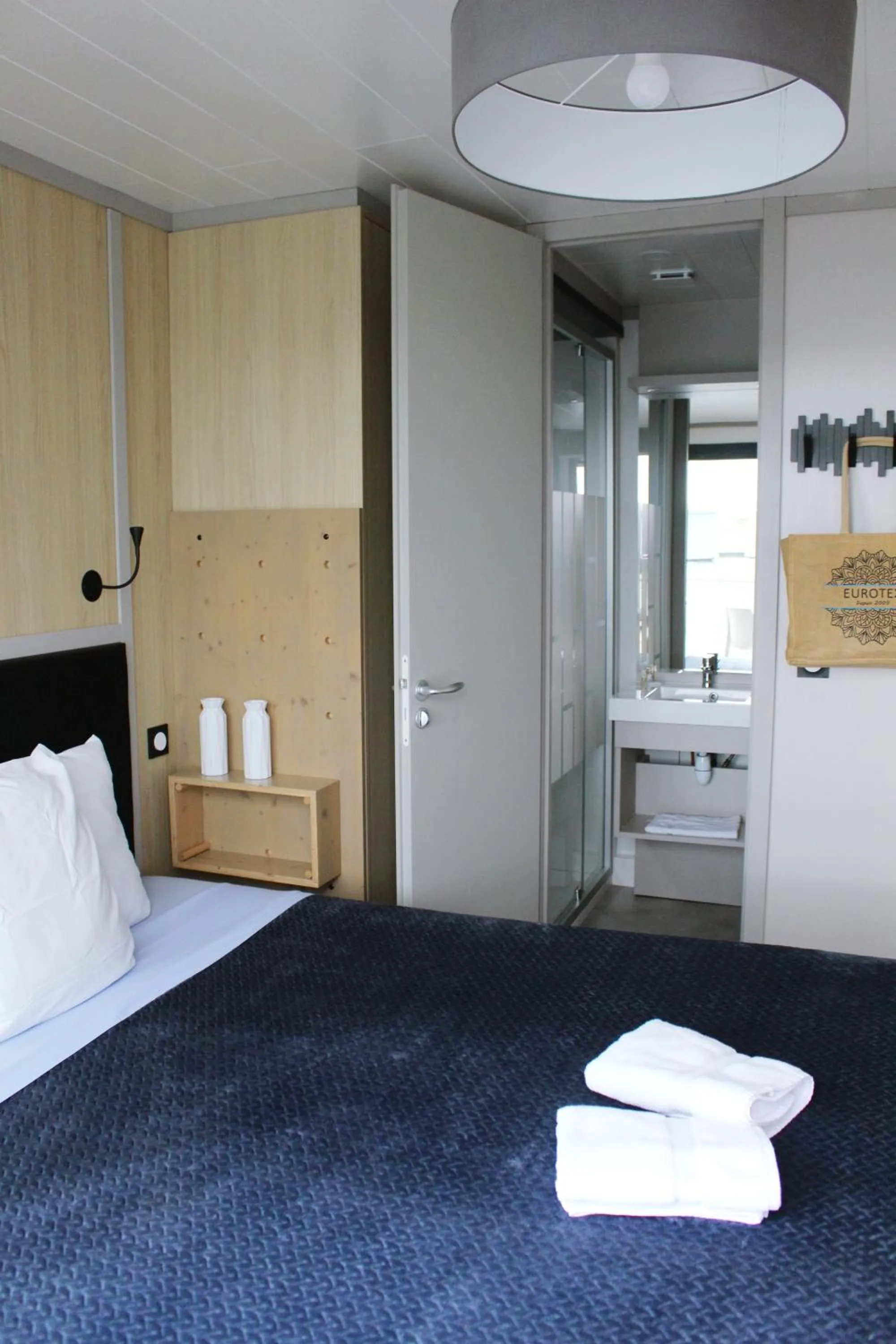 Photo of the whole room, Bed in Les Ilots de Gruissan