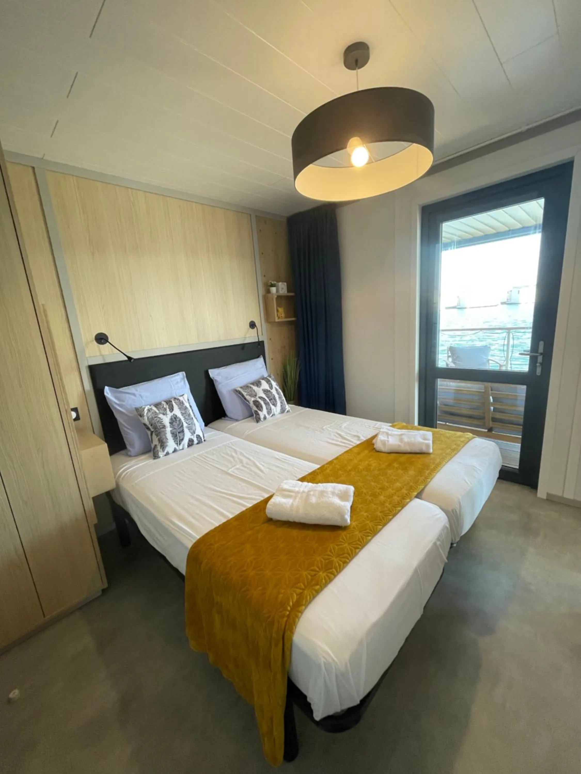 Photo of the whole room, Bed in Les Ilots de Gruissan