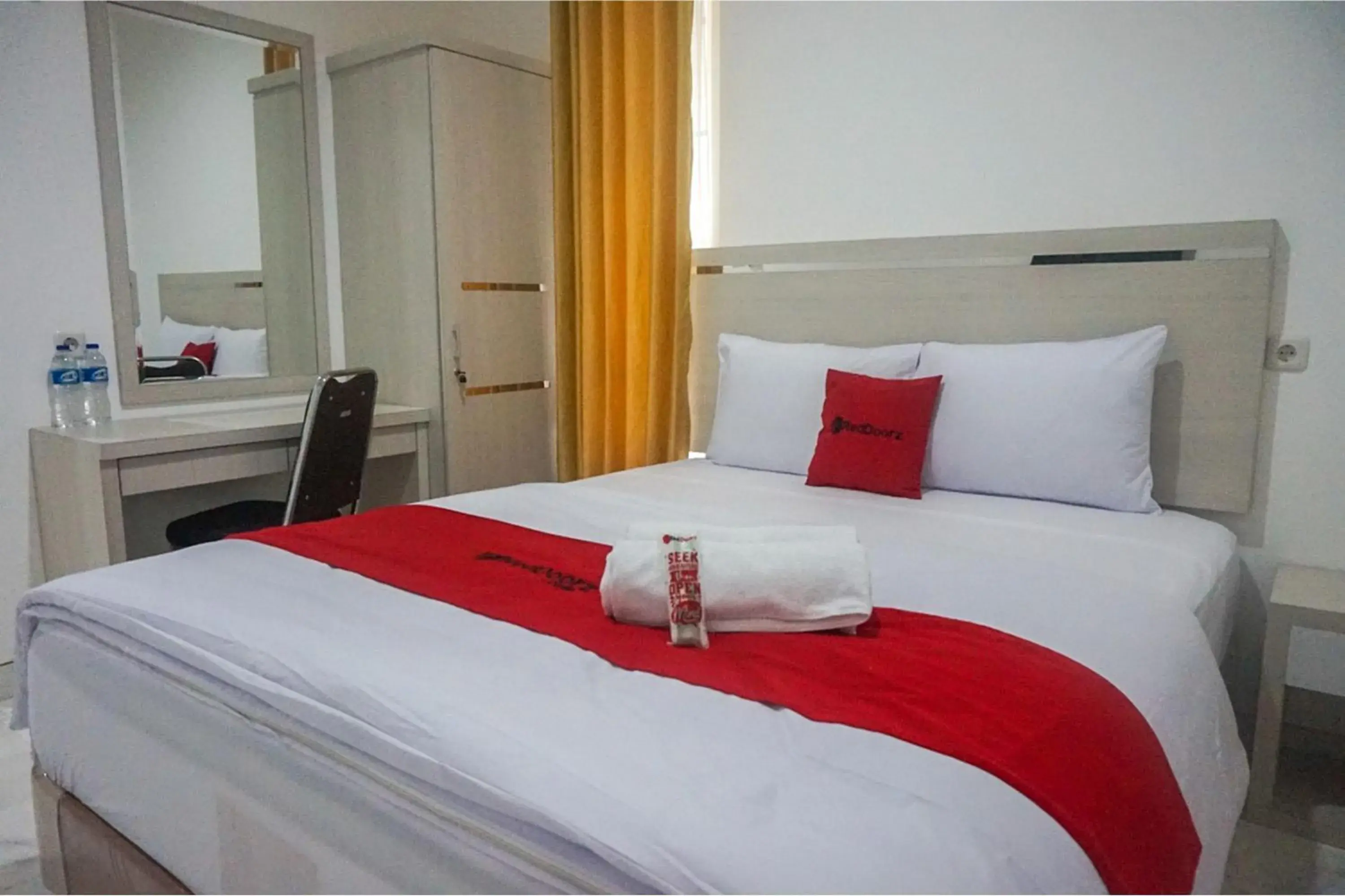 Bed in RedDoorz near Araya Family Club House Bed in RedDoorz near Araya Family Club House