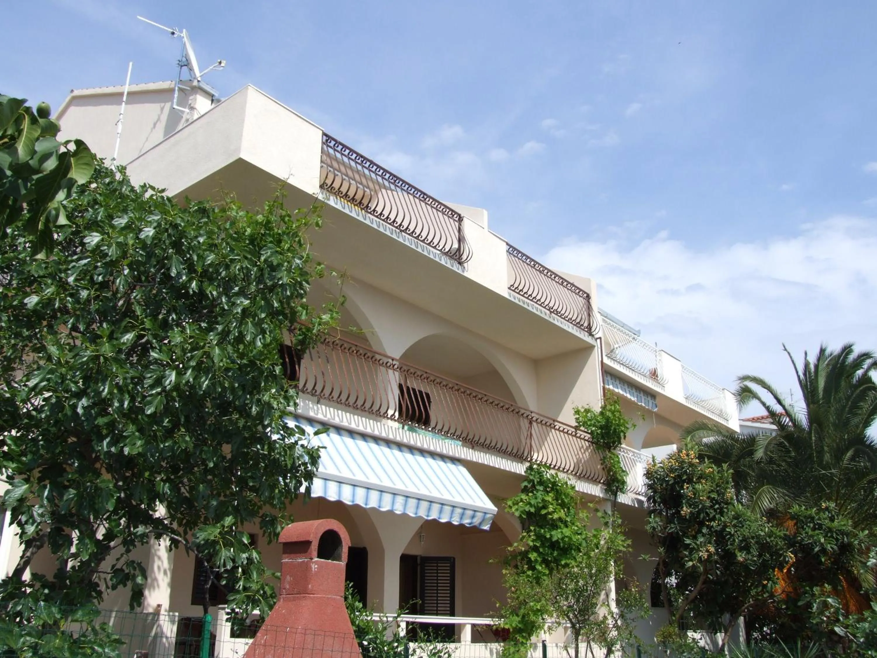 Two-Bedroom Apartment with Terrace and Sea View in Maiden Apartments