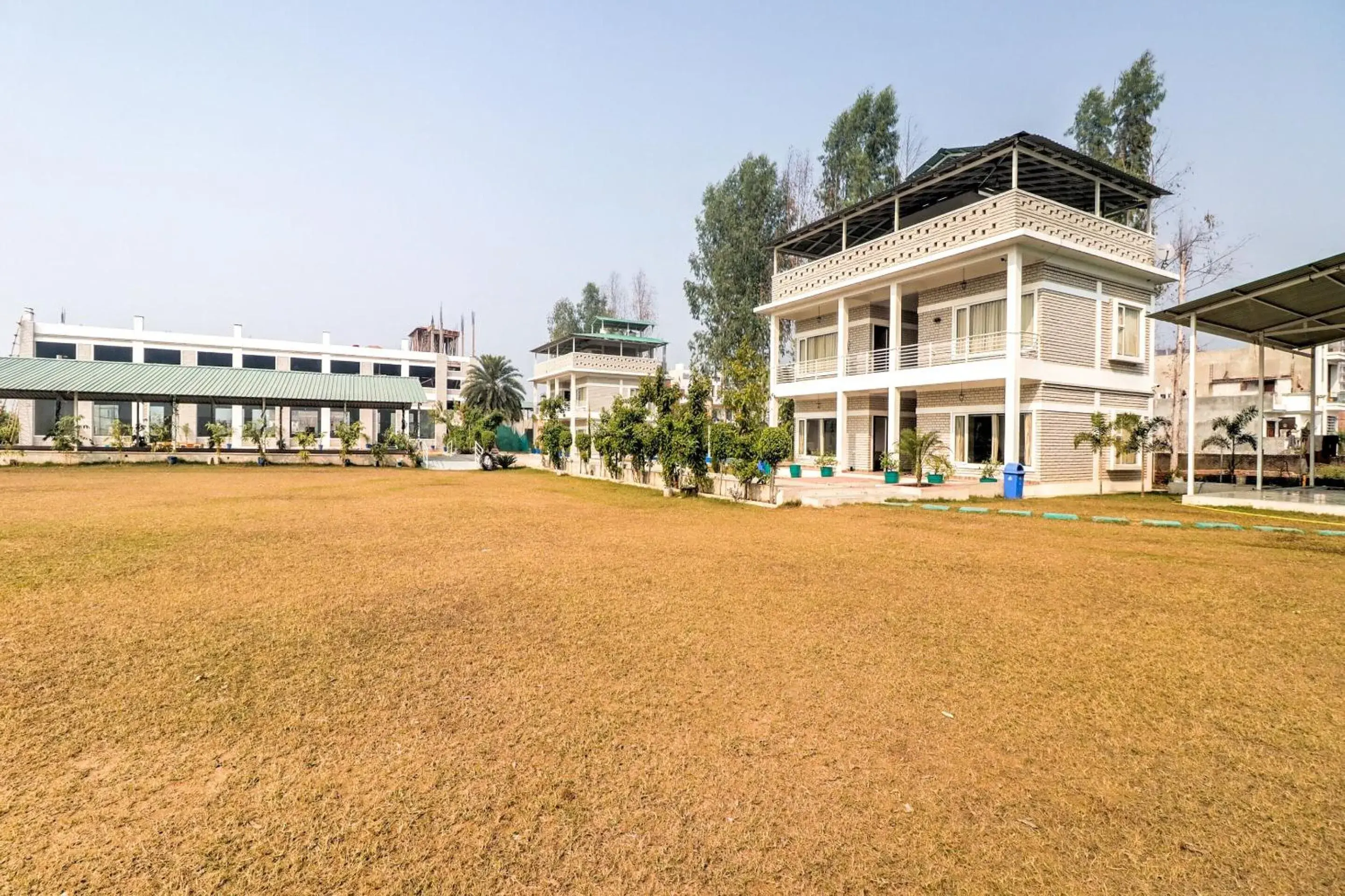 Facade/entrance in Super Townhouse Amaraa Farms Near LuLu Hypermarket Facade/entrance in Super Townhouse Amaraa Farms Near LuLu Hypermarket