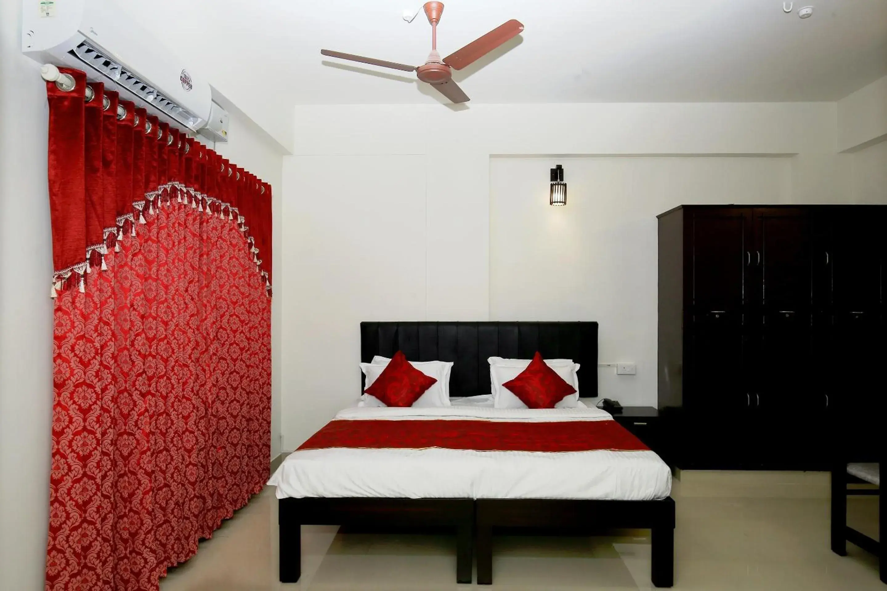 Bedroom, Bed in Super Hotel O Technopark Formerly Le Frank Bedroom, Bed in Super Hotel O Technopark Formerly Le Frank