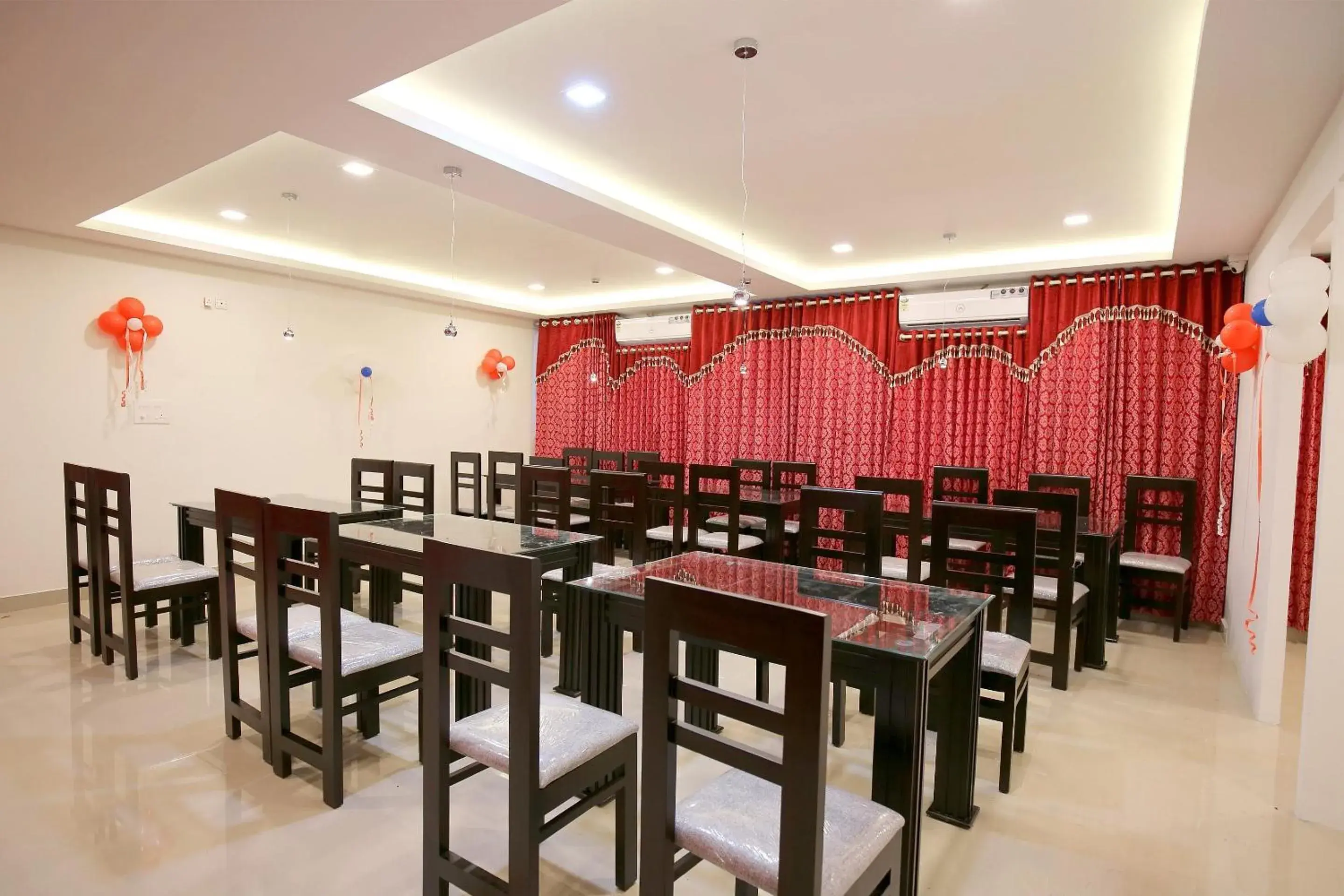 Restaurant/places to eat in Super Hotel O Technopark Formerly Le Frank Restaurant/places to eat in Super Hotel O Technopark Formerly Le Frank