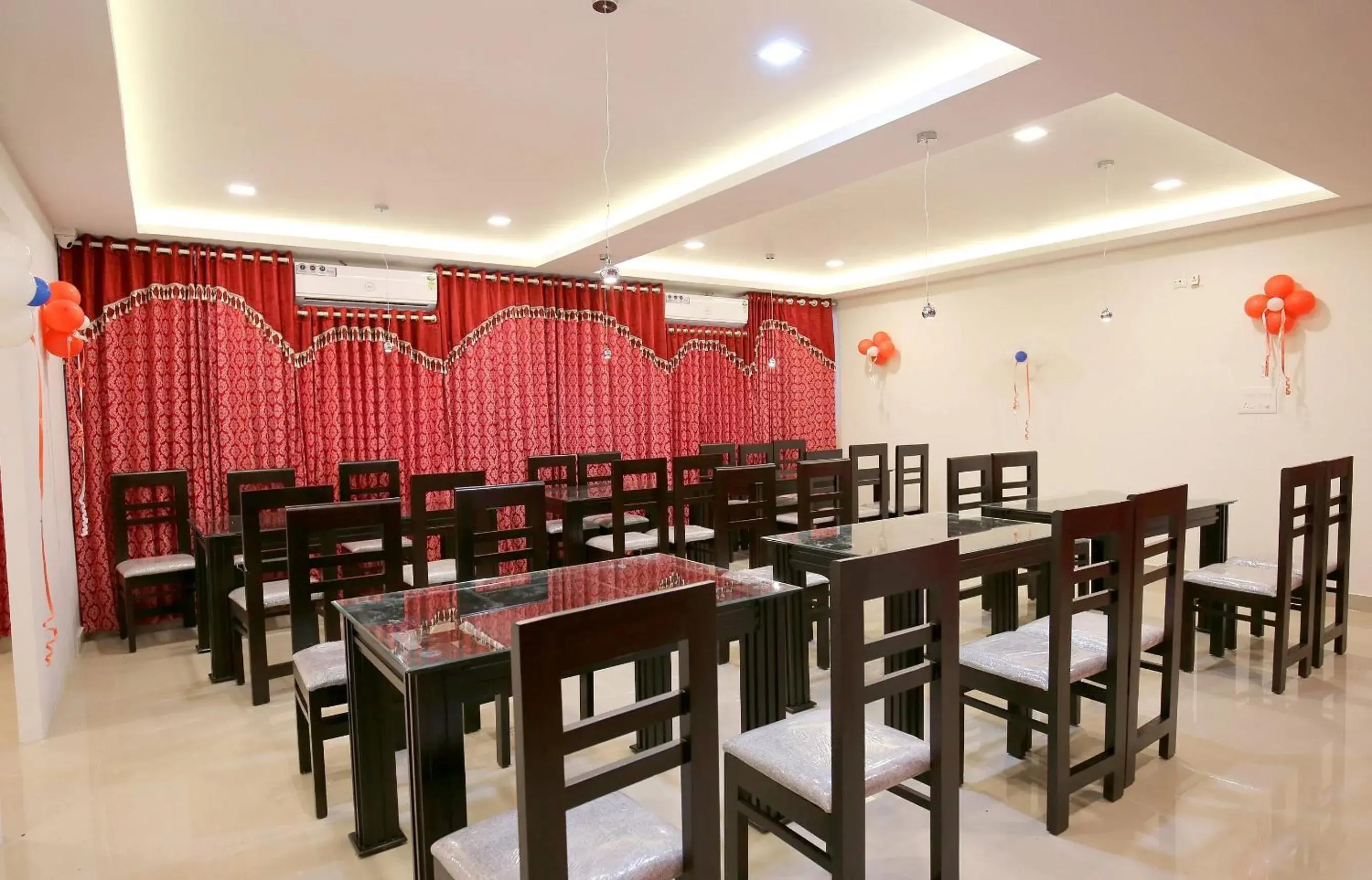 Restaurant/places to eat in Super Hotel O Technopark Formerly Le Frank Restaurant/places to eat in Super Hotel O Technopark Formerly Le Frank