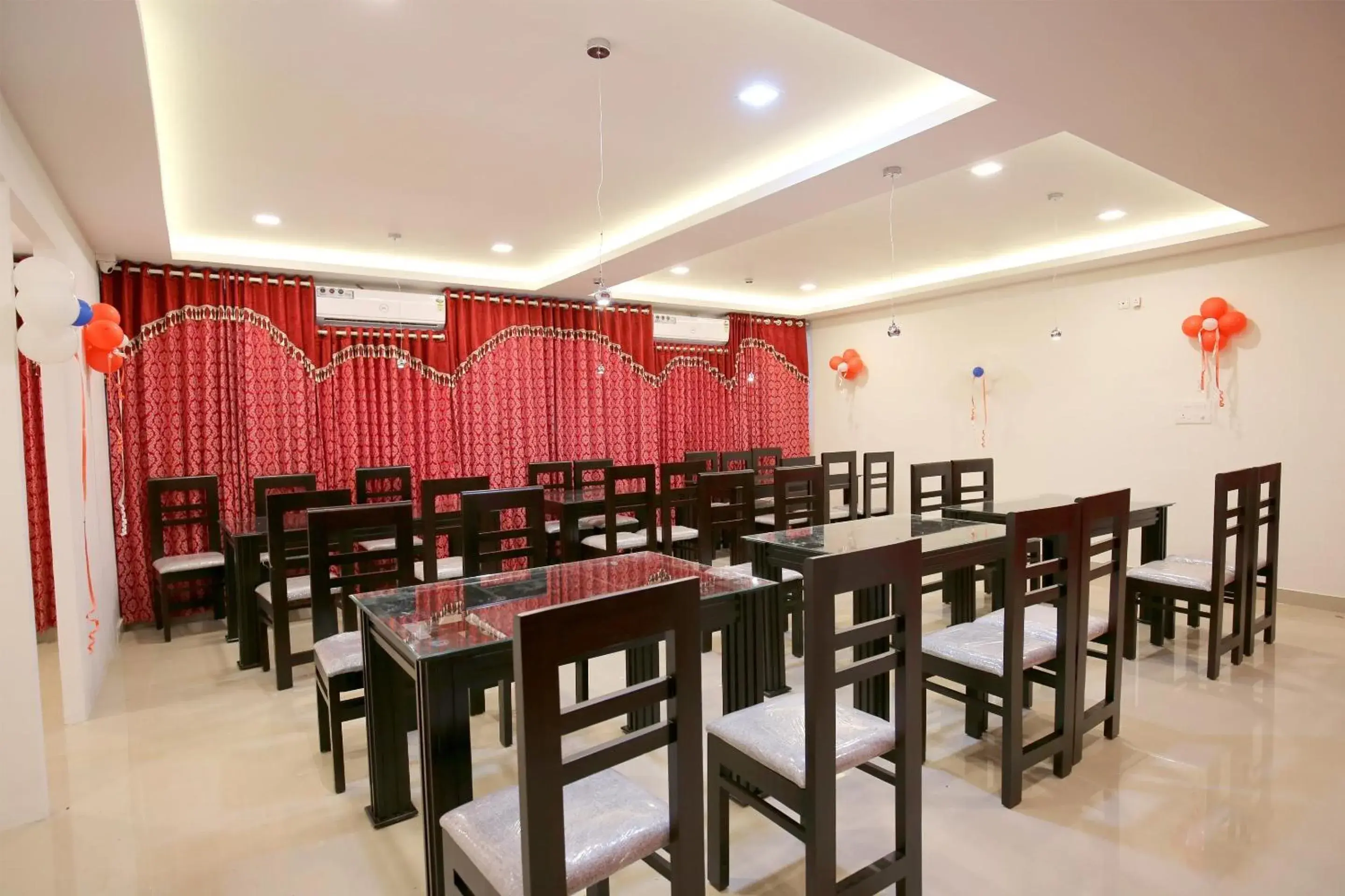 Restaurant/places to eat in Super Hotel O Technopark Formerly Le Frank Restaurant/places to eat in Super Hotel O Technopark Formerly Le Frank