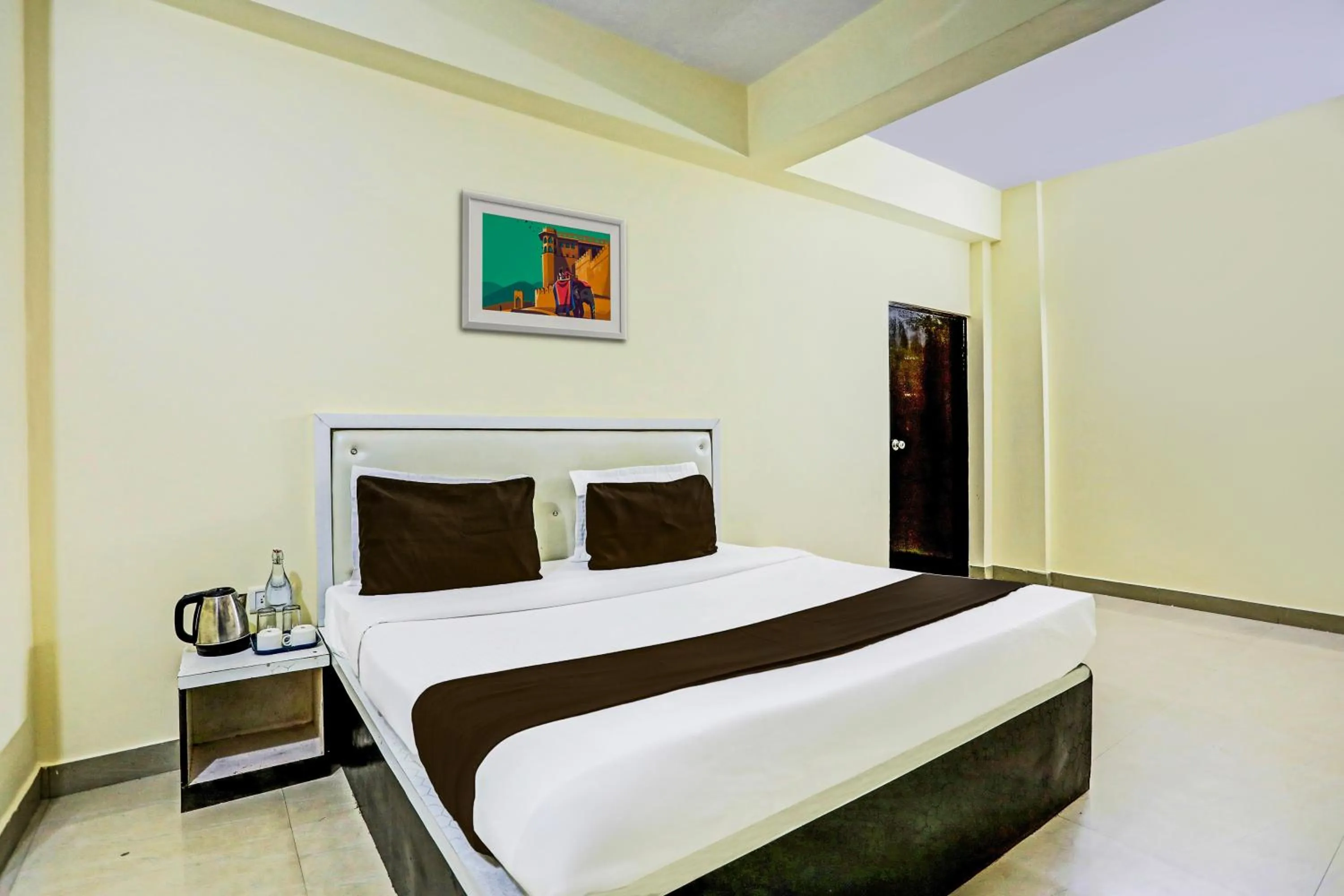 Bedroom, Bed in Super Hotel O Hyderabad Gate IIT BHU
