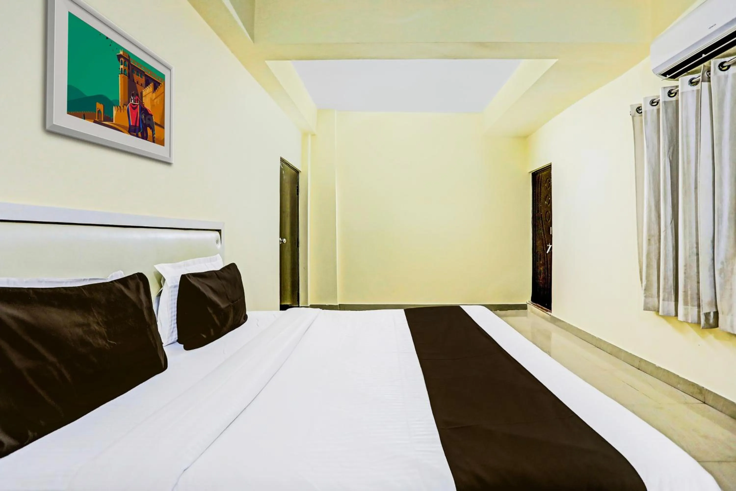 Bedroom, Bed in Super Hotel O Hyderabad Gate IIT BHU