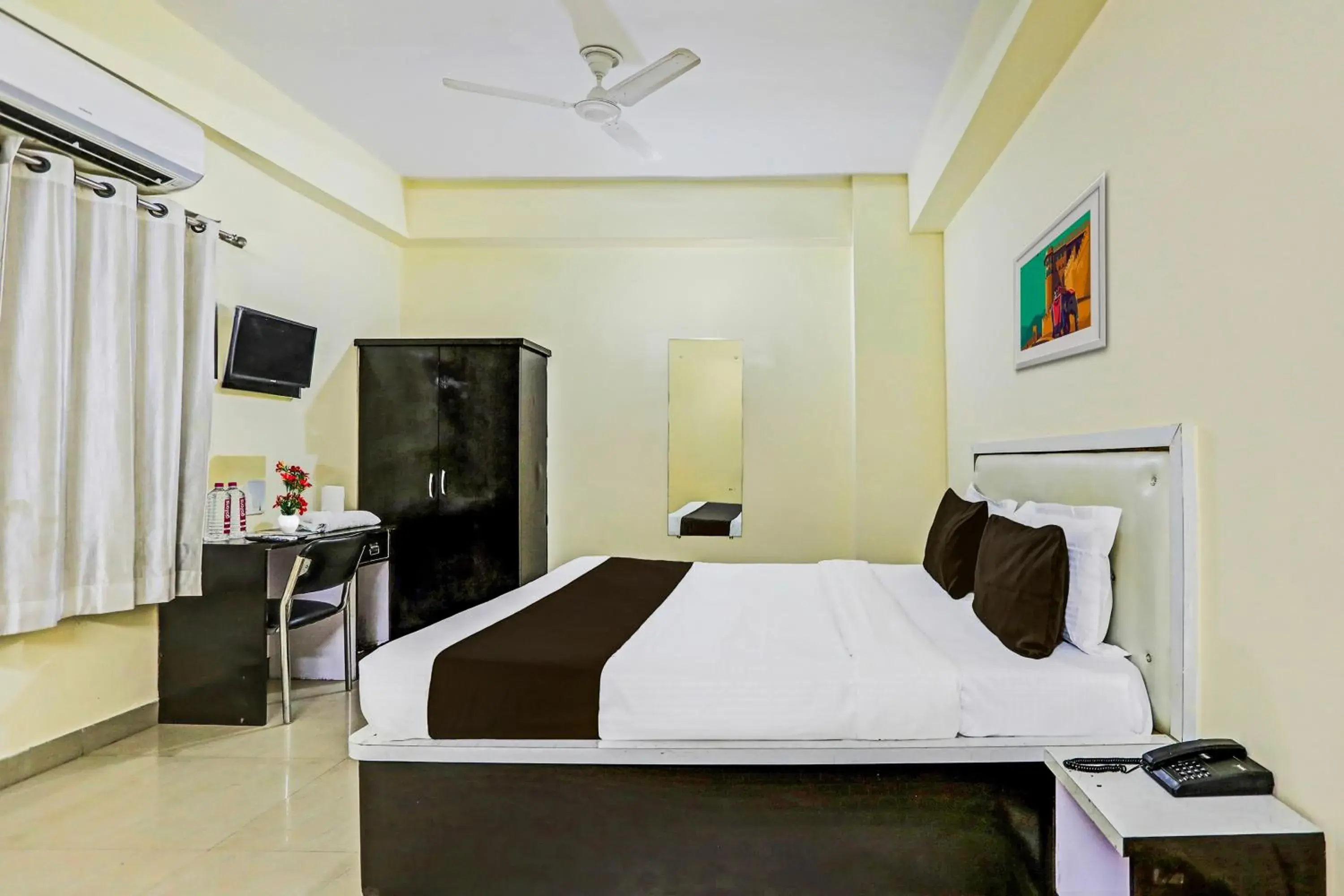 Bedroom, Bed in Super Hotel O Hyderabad Gate IIT BHU Bedroom, Bed in Super Hotel O Hyderabad Gate IIT BHU