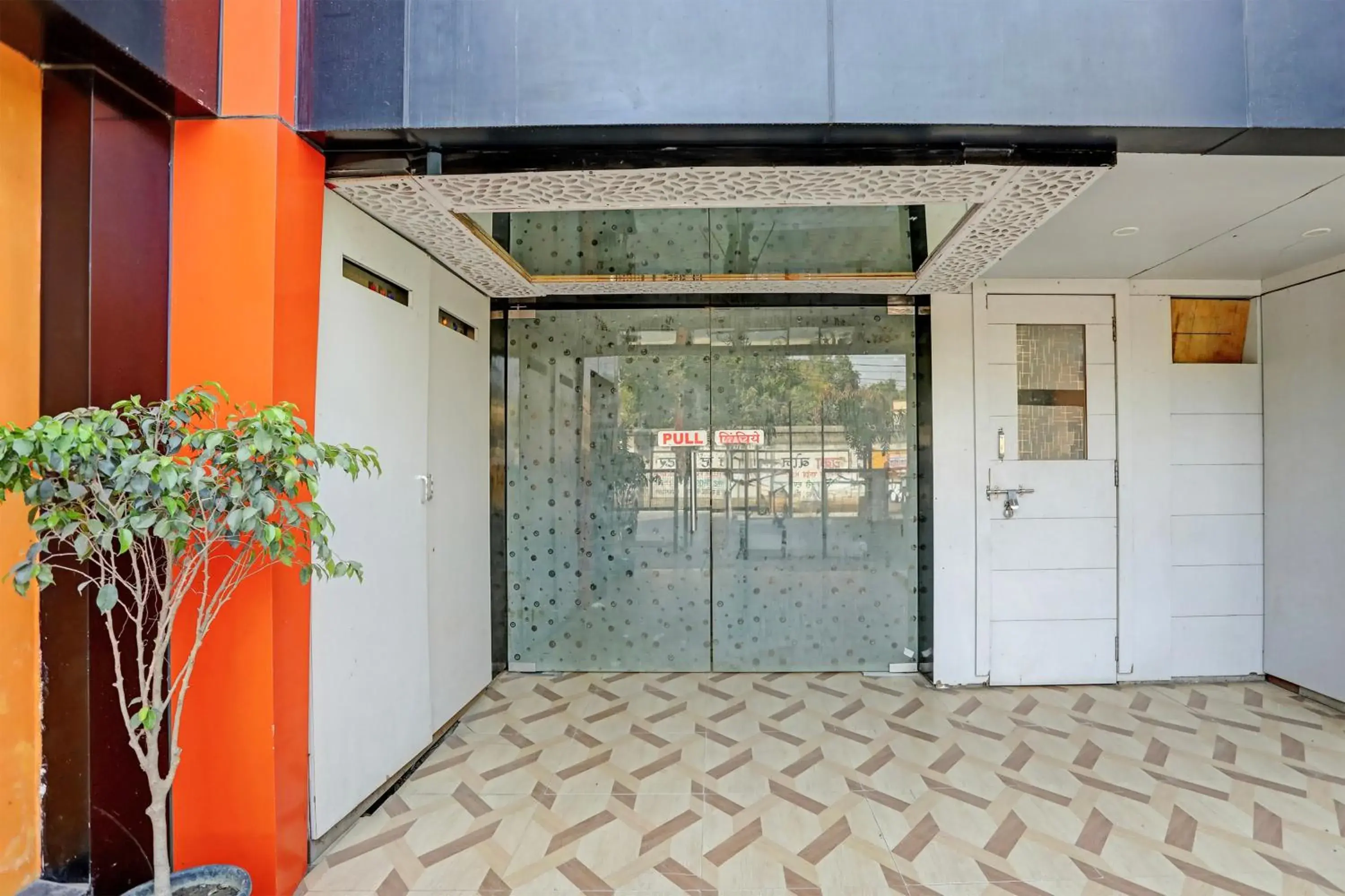 Facade/entrance in Super Hotel O Hyderabad Gate IIT BHU Facade/entrance in Super Hotel O Hyderabad Gate IIT BHU
