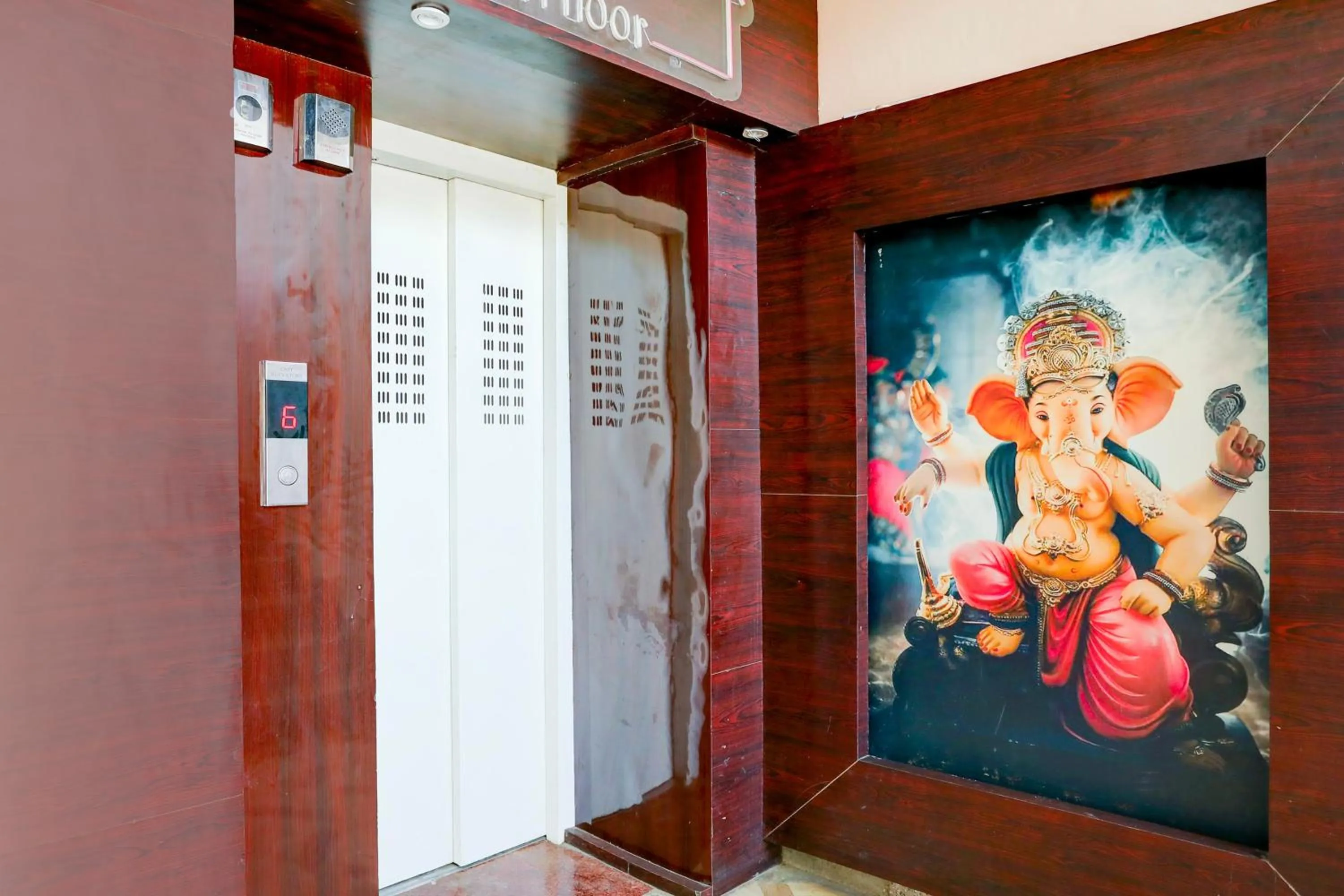 Lobby or reception in Super Hotel O Hyderabad Gate IIT BHU