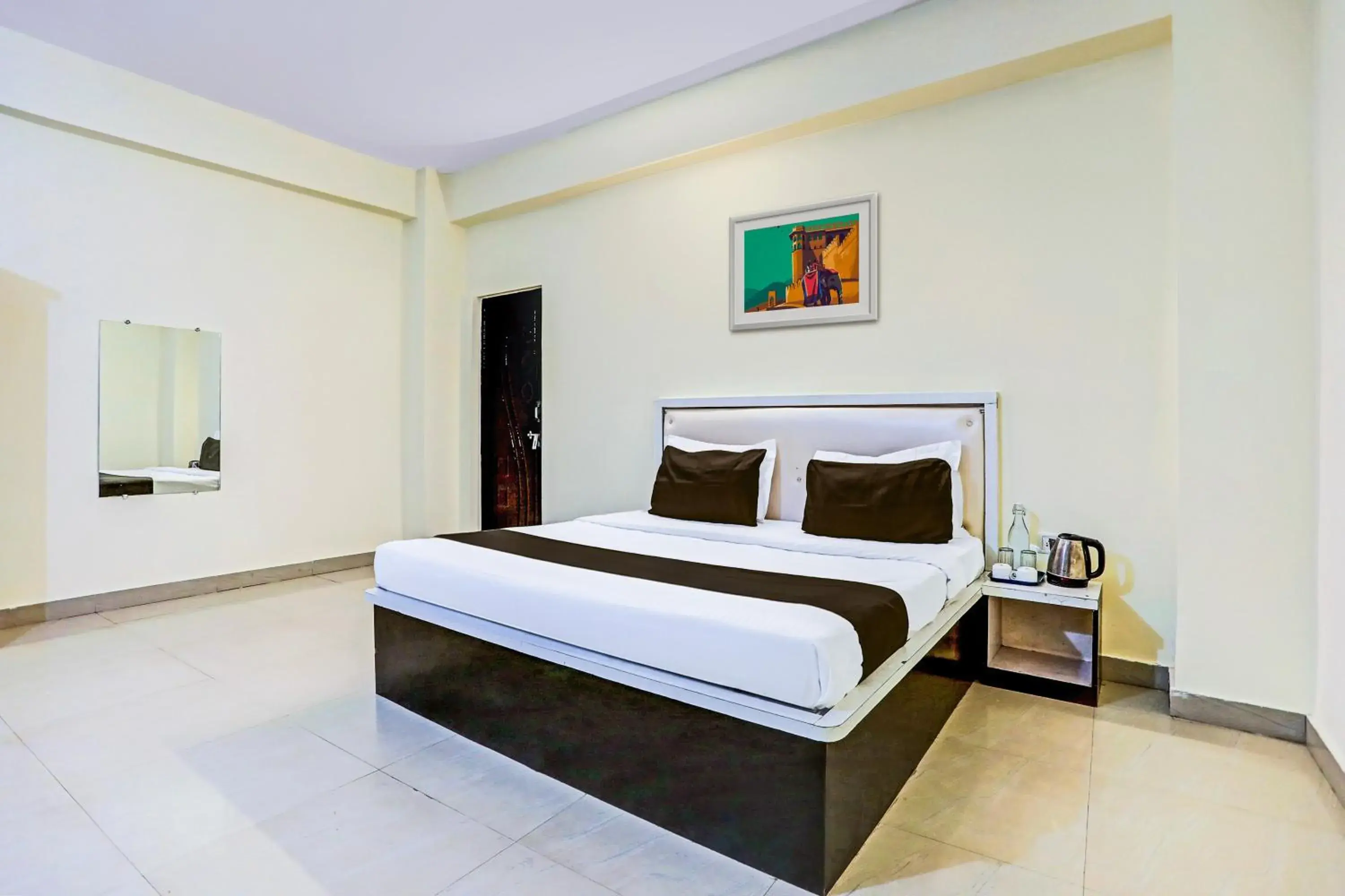 Bedroom, Bed in Super Hotel O Hyderabad Gate IIT BHU Bedroom, Bed in Super Hotel O Hyderabad Gate IIT BHU
