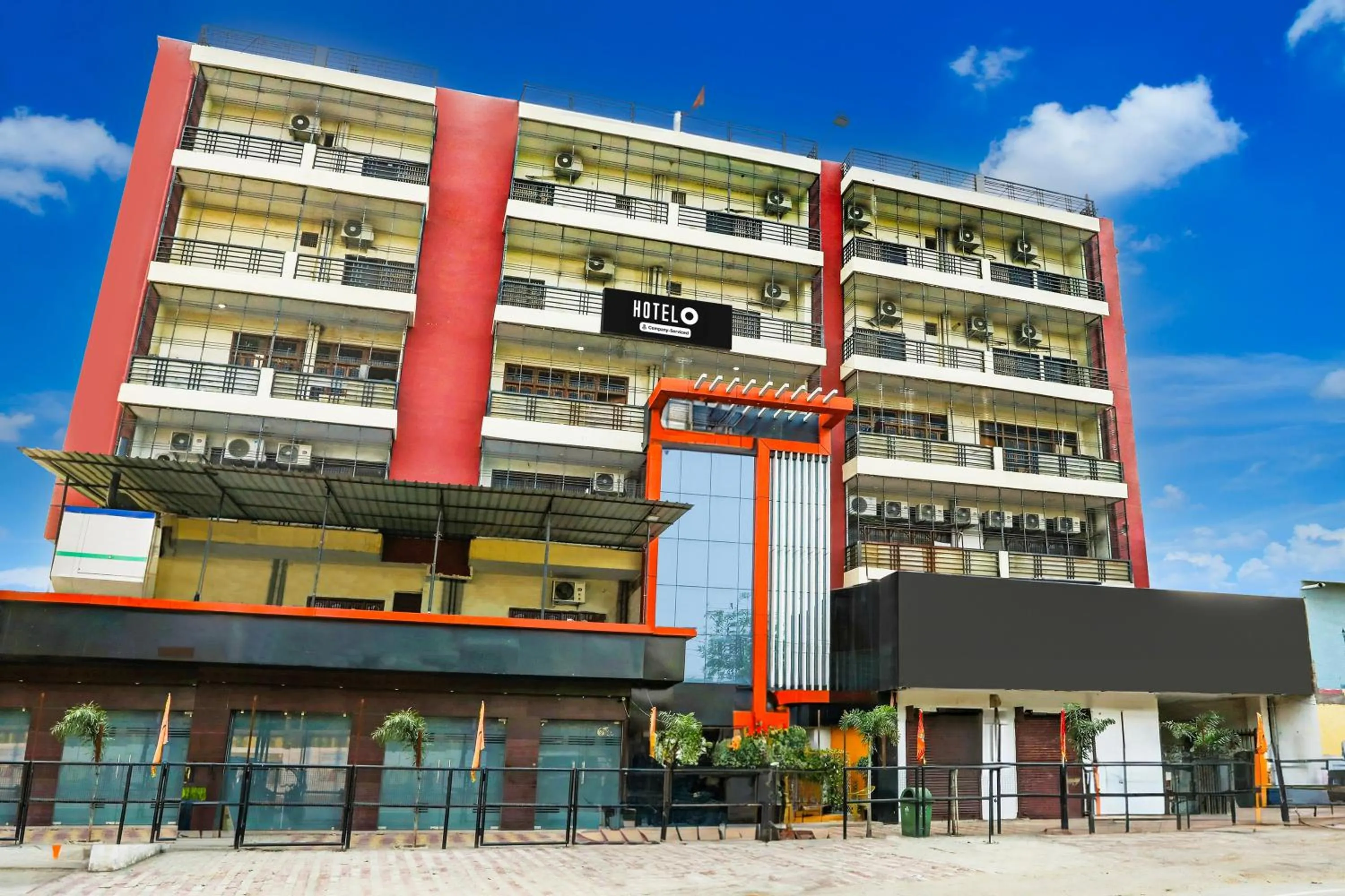 Facade/entrance in Super Hotel O Hyderabad Gate IIT BHU