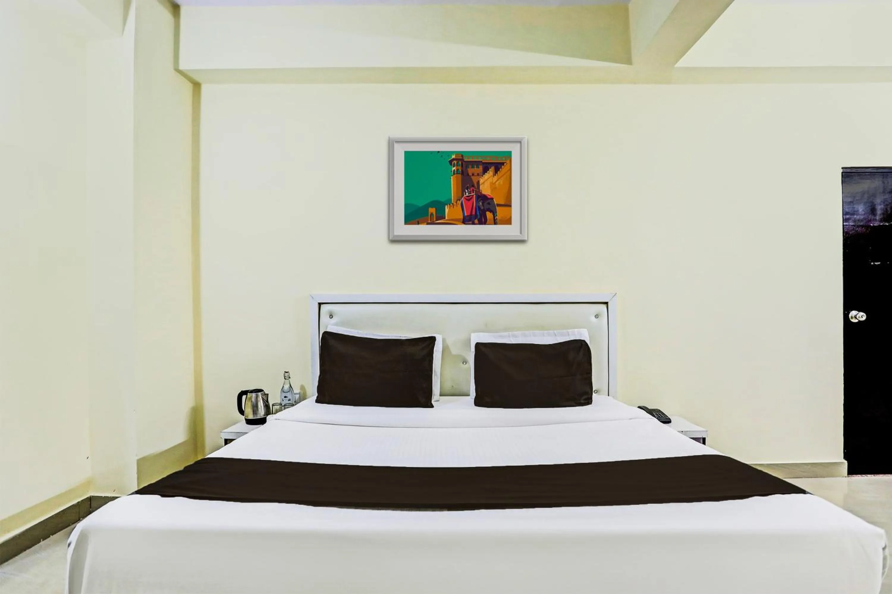 Bedroom, Bed in Super Hotel O Hyderabad Gate IIT BHU