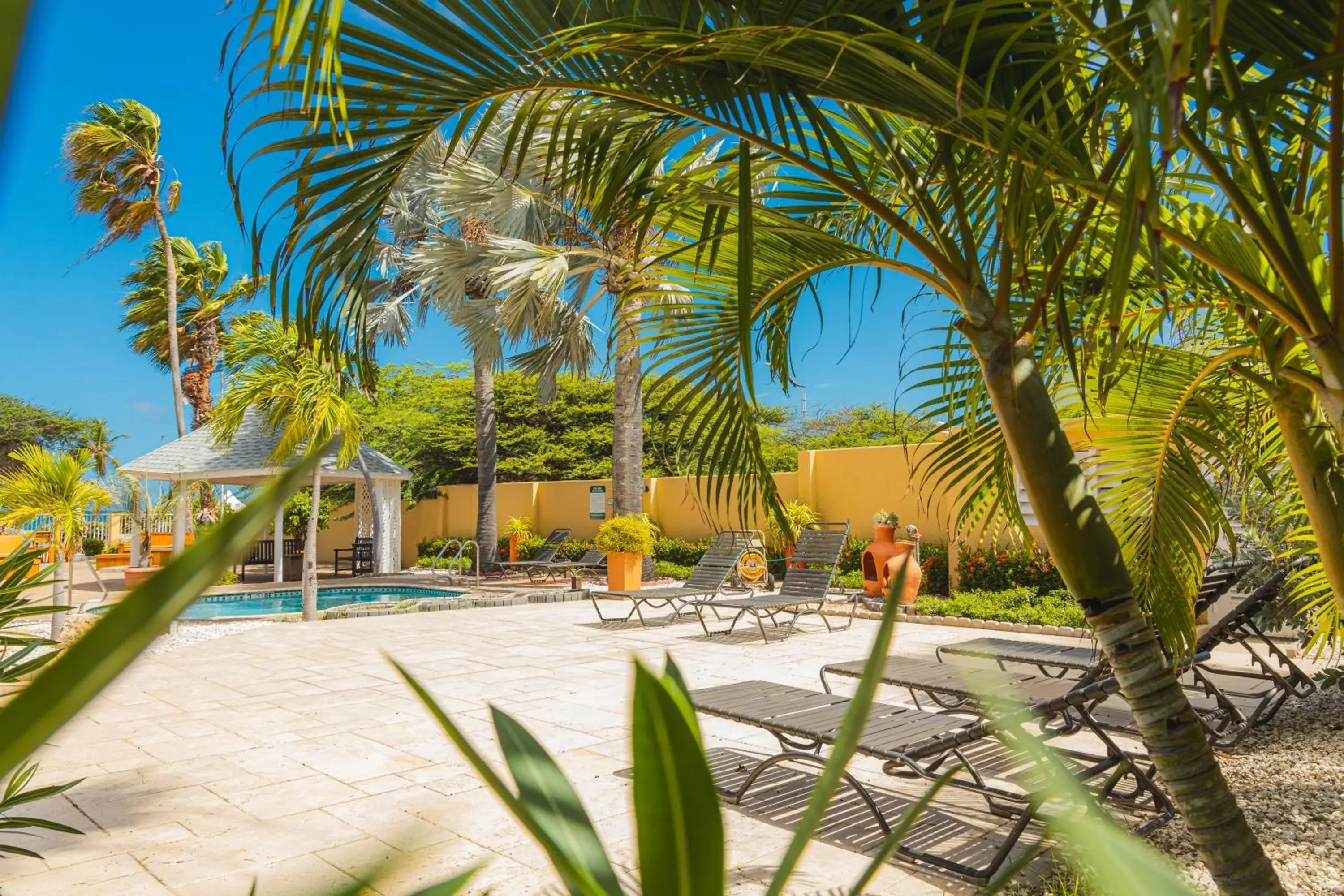 Property building in MVC Eagle Beach Property building in MVC Eagle Beach