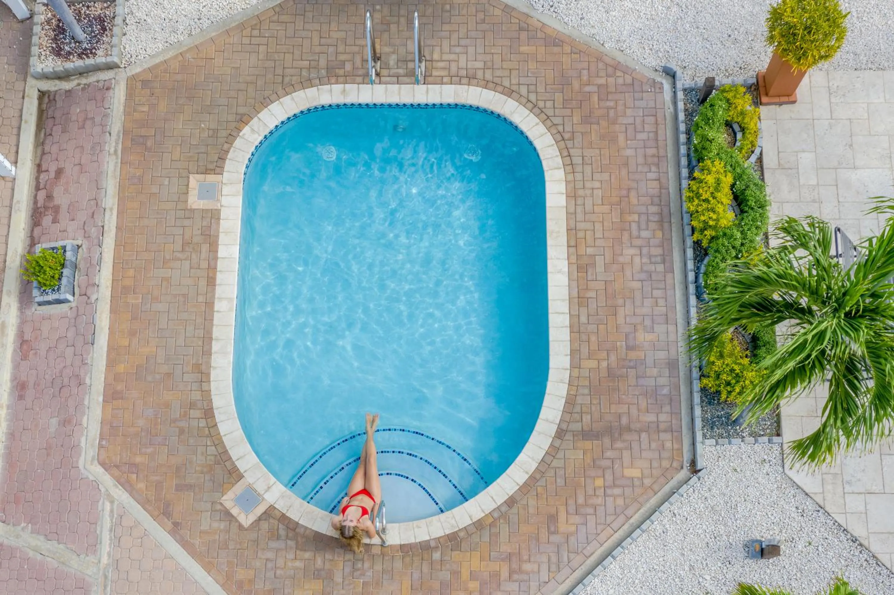 Swimming pool in MVC Eagle Beach