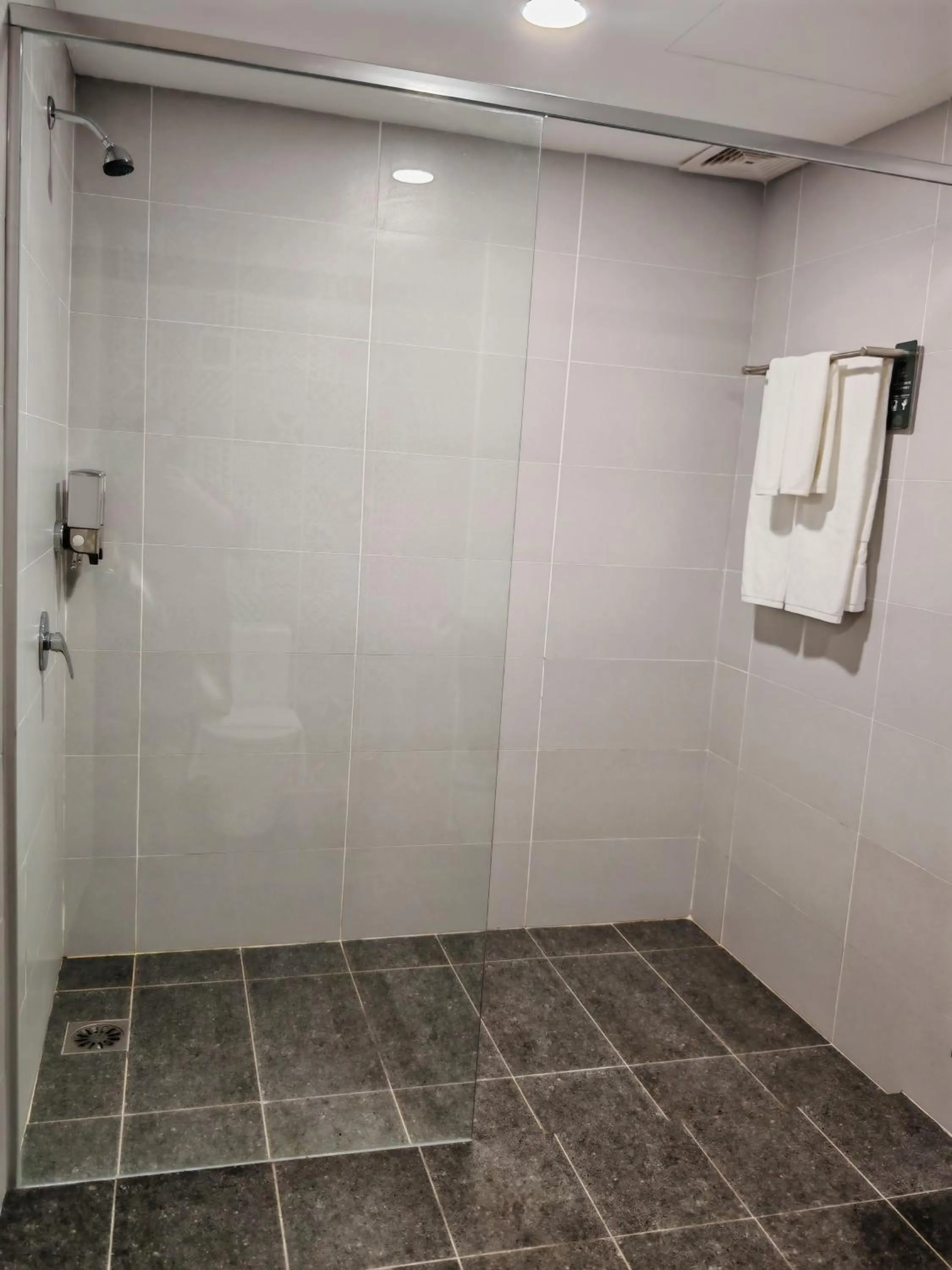 Shower in Swan Garden Resort Hotel