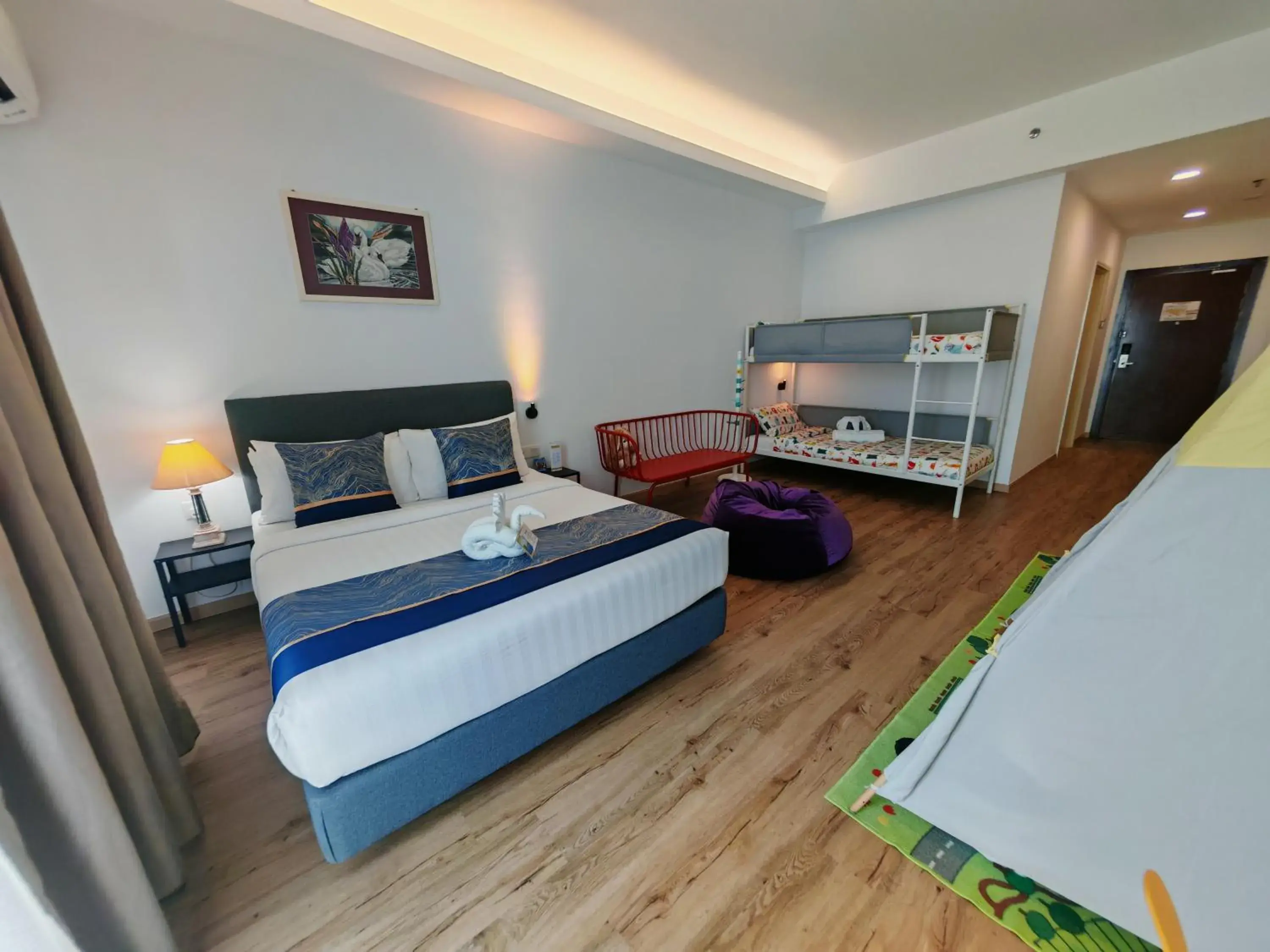 Photo of the whole room, Bed in Swan Garden Resort Hotel Photo of the whole room, Bed in Swan Garden Resort Hotel