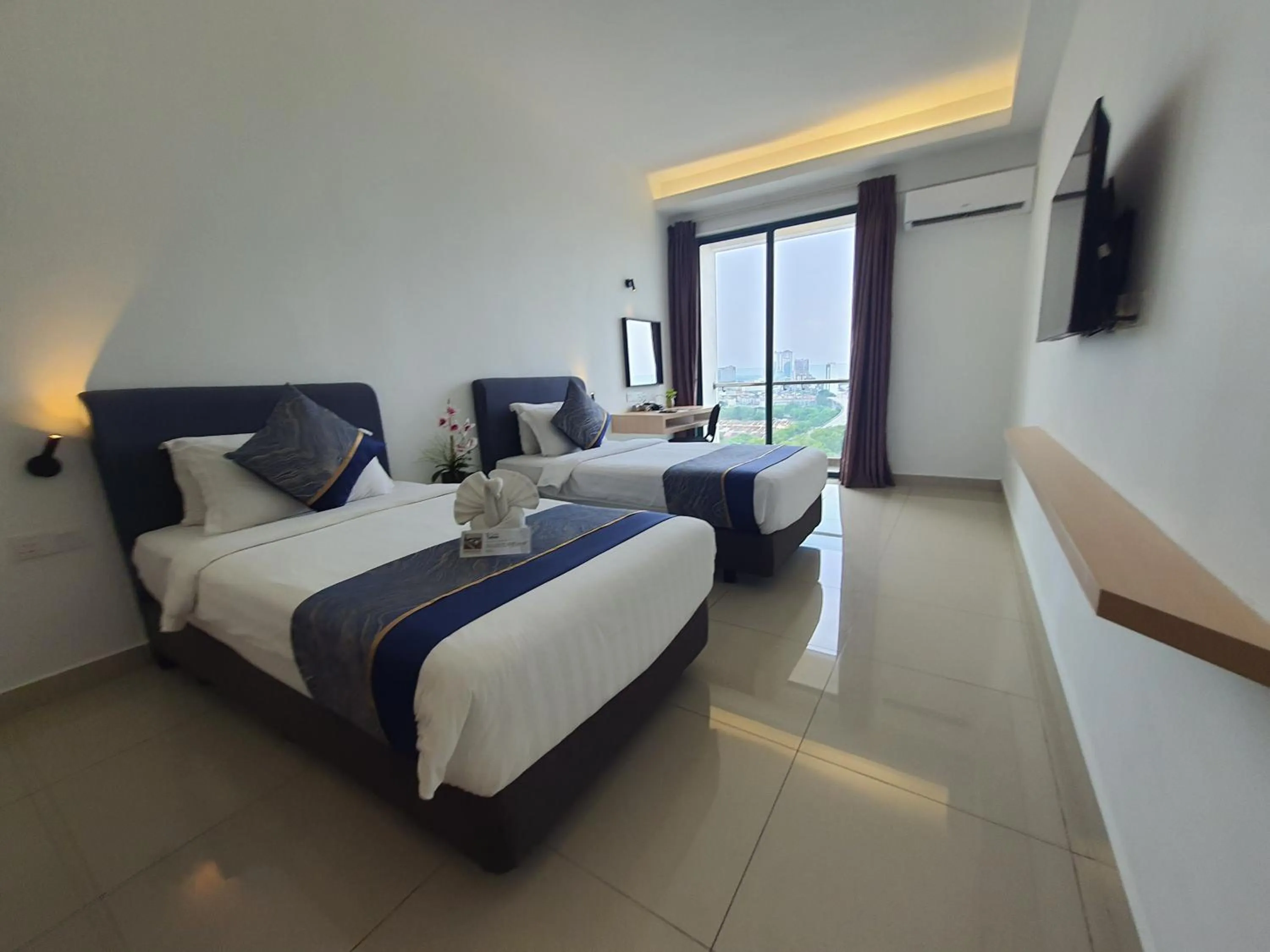 Bed in Swan Garden Resort Hotel