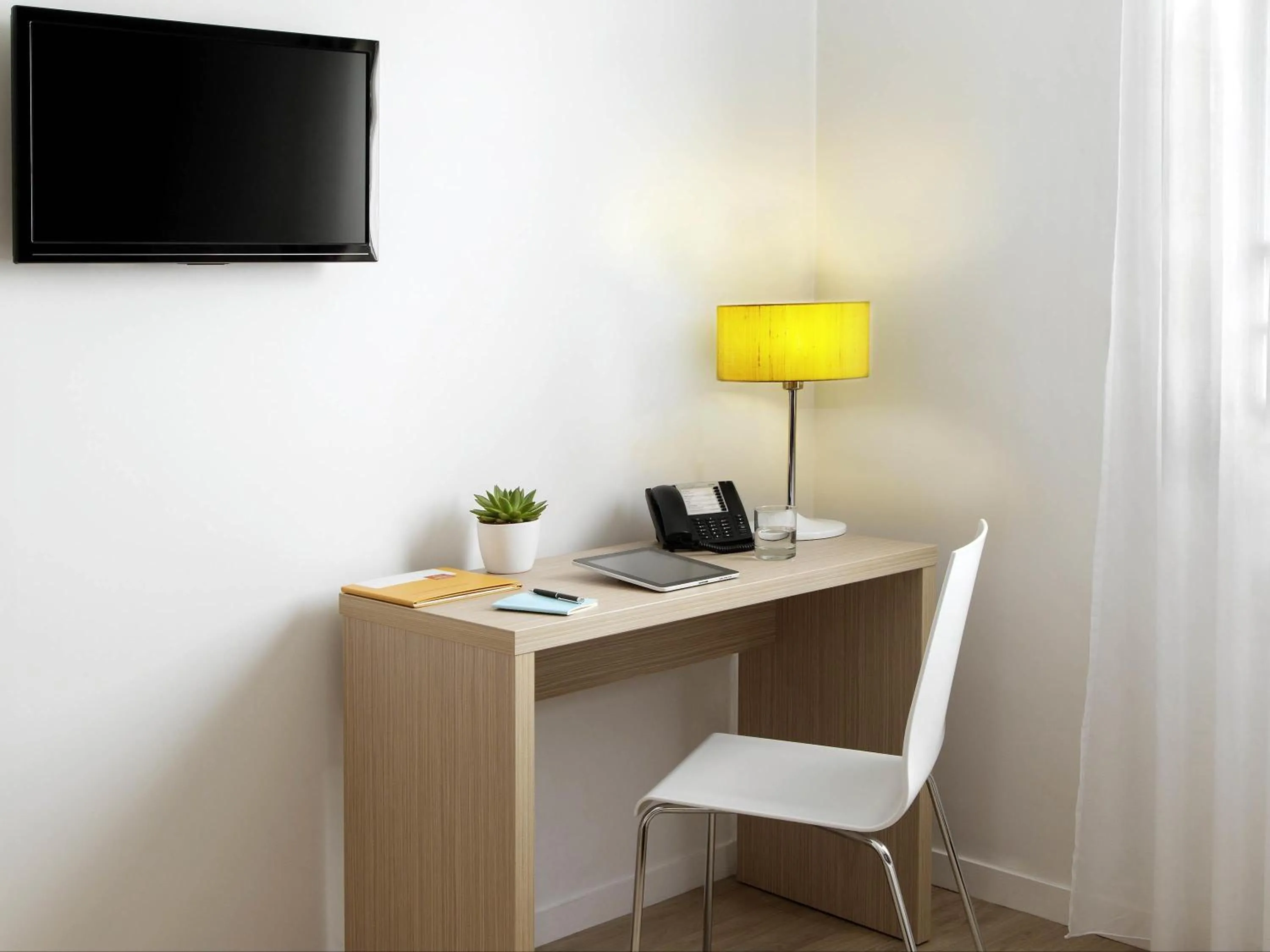 Bedroom in Aparthotel Adagio Access Paris Clichy