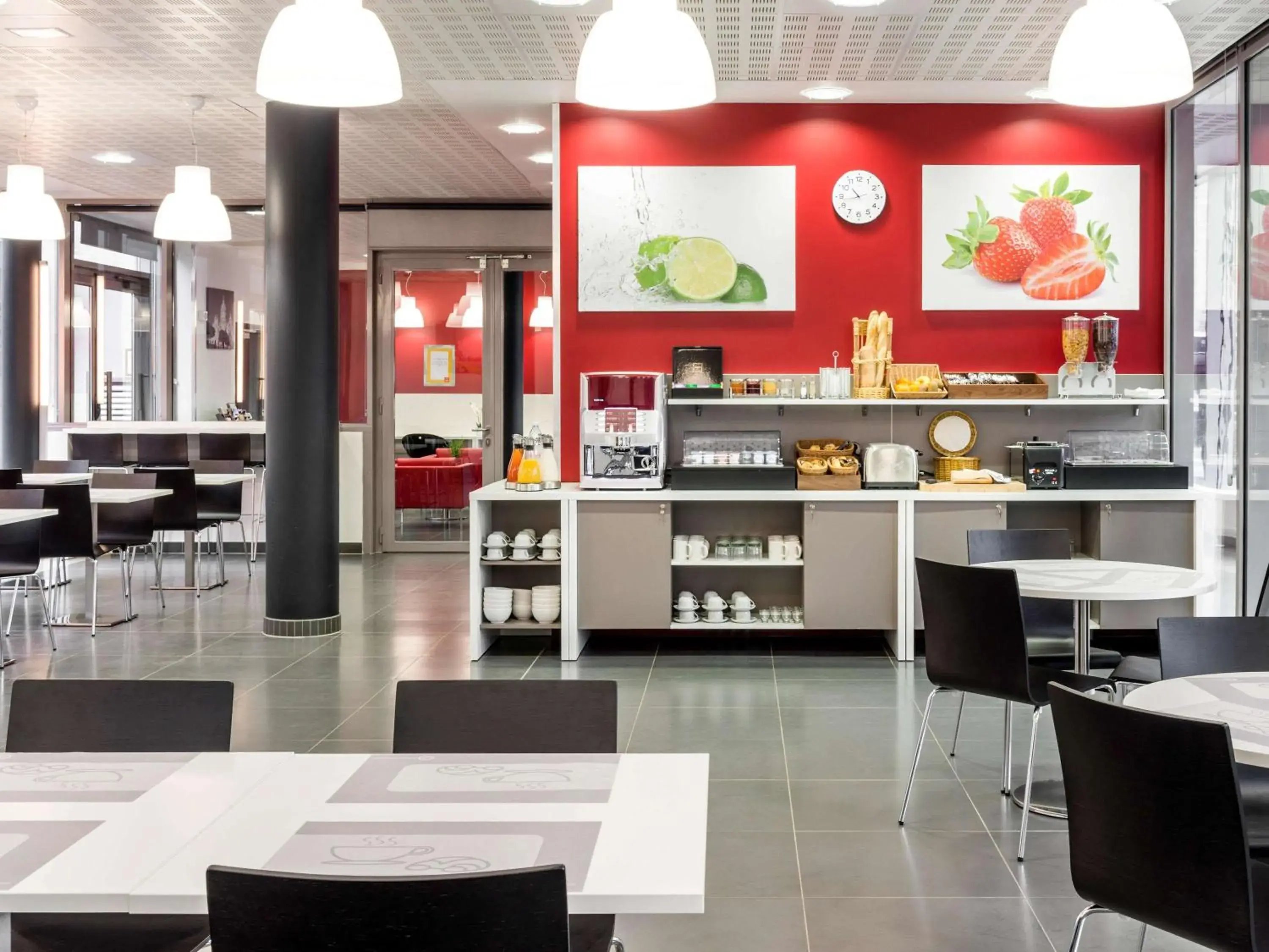 Property building in Aparthotel Adagio Access Paris Clichy Property building in Aparthotel Adagio Access Paris Clichy