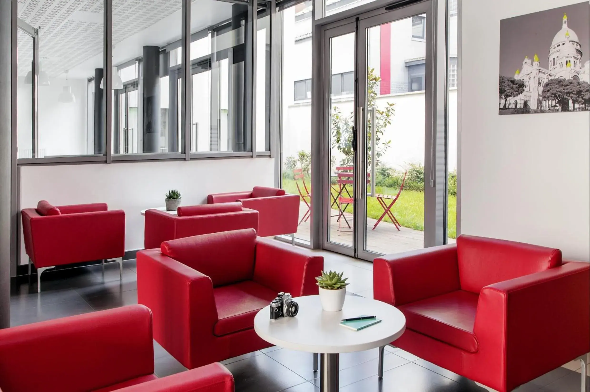 Lobby or reception in Aparthotel Adagio Access Paris Clichy Lobby or reception in Aparthotel Adagio Access Paris Clichy