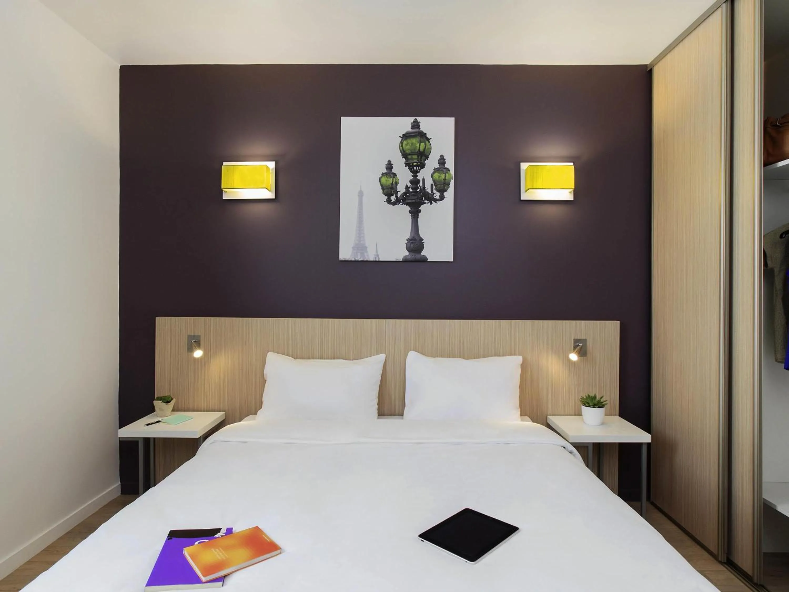 Bedroom, Bed in Aparthotel Adagio Access Paris Clichy
