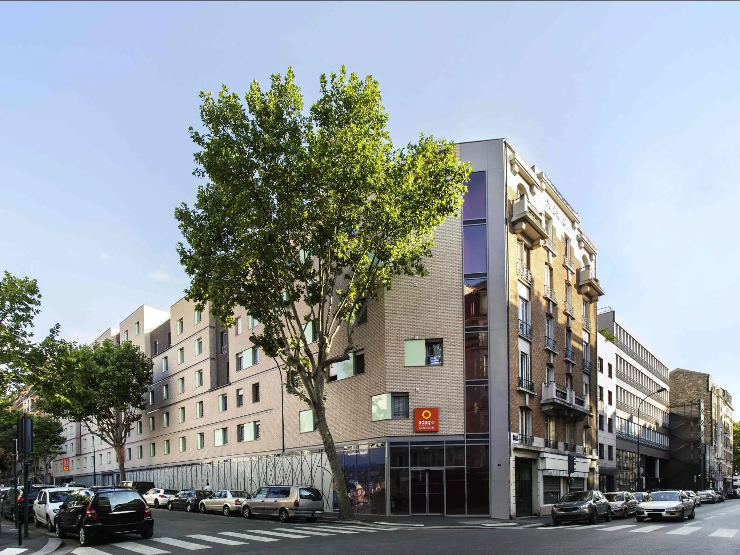 Property building in Aparthotel Adagio Access Paris Clichy Property building in Aparthotel Adagio Access Paris Clichy