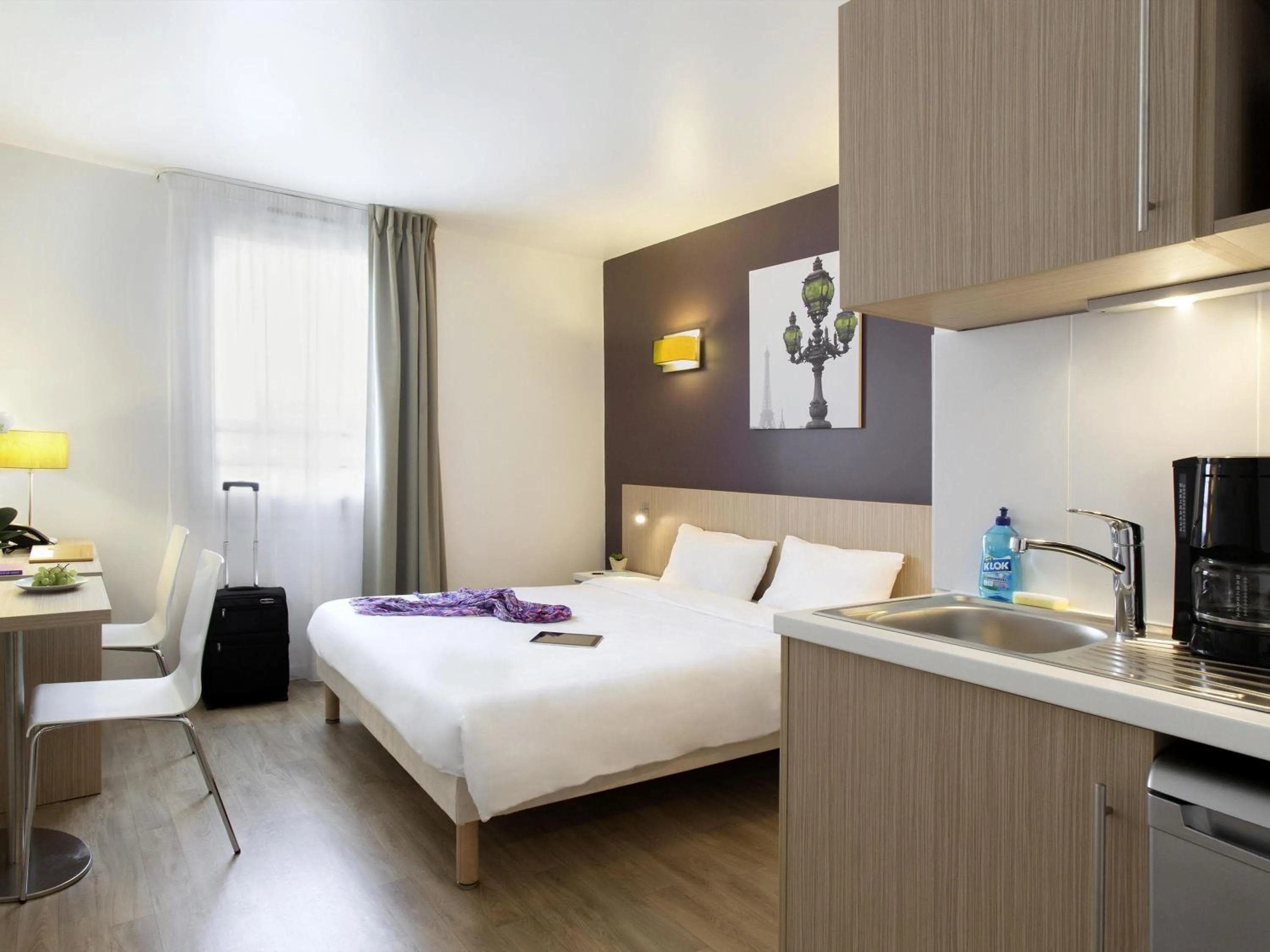 Bedroom, Bed in Aparthotel Adagio Access Paris Clichy