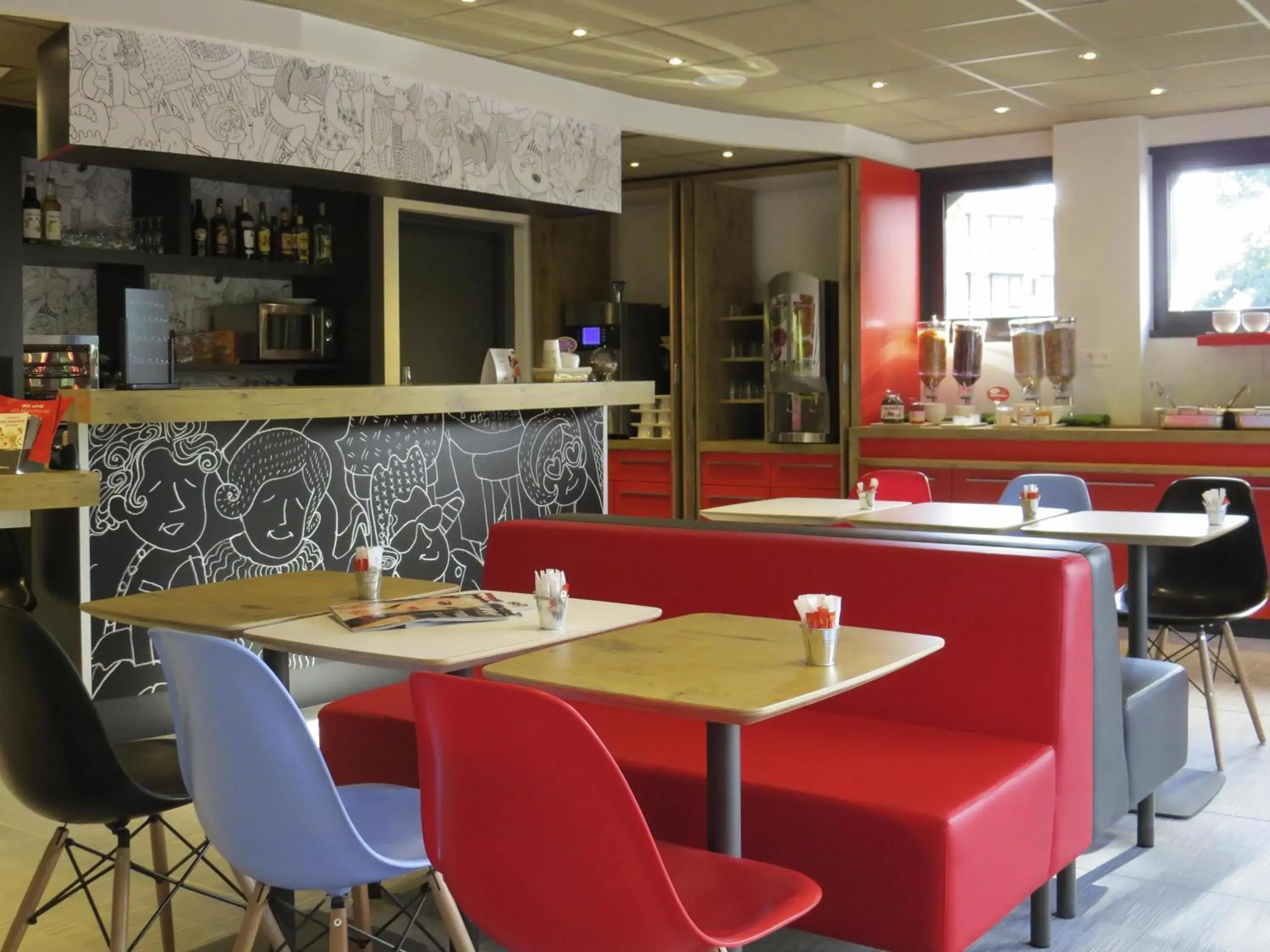 Lounge or bar in ibis Soissons Lounge or bar in ibis Soissons