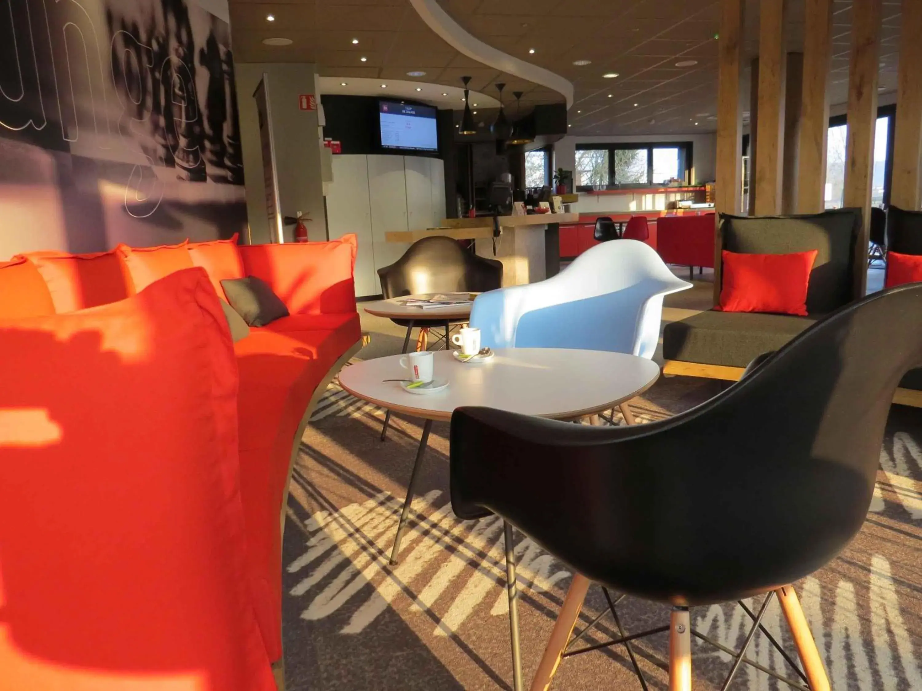 Lounge or bar in ibis Soissons Lounge or bar in ibis Soissons