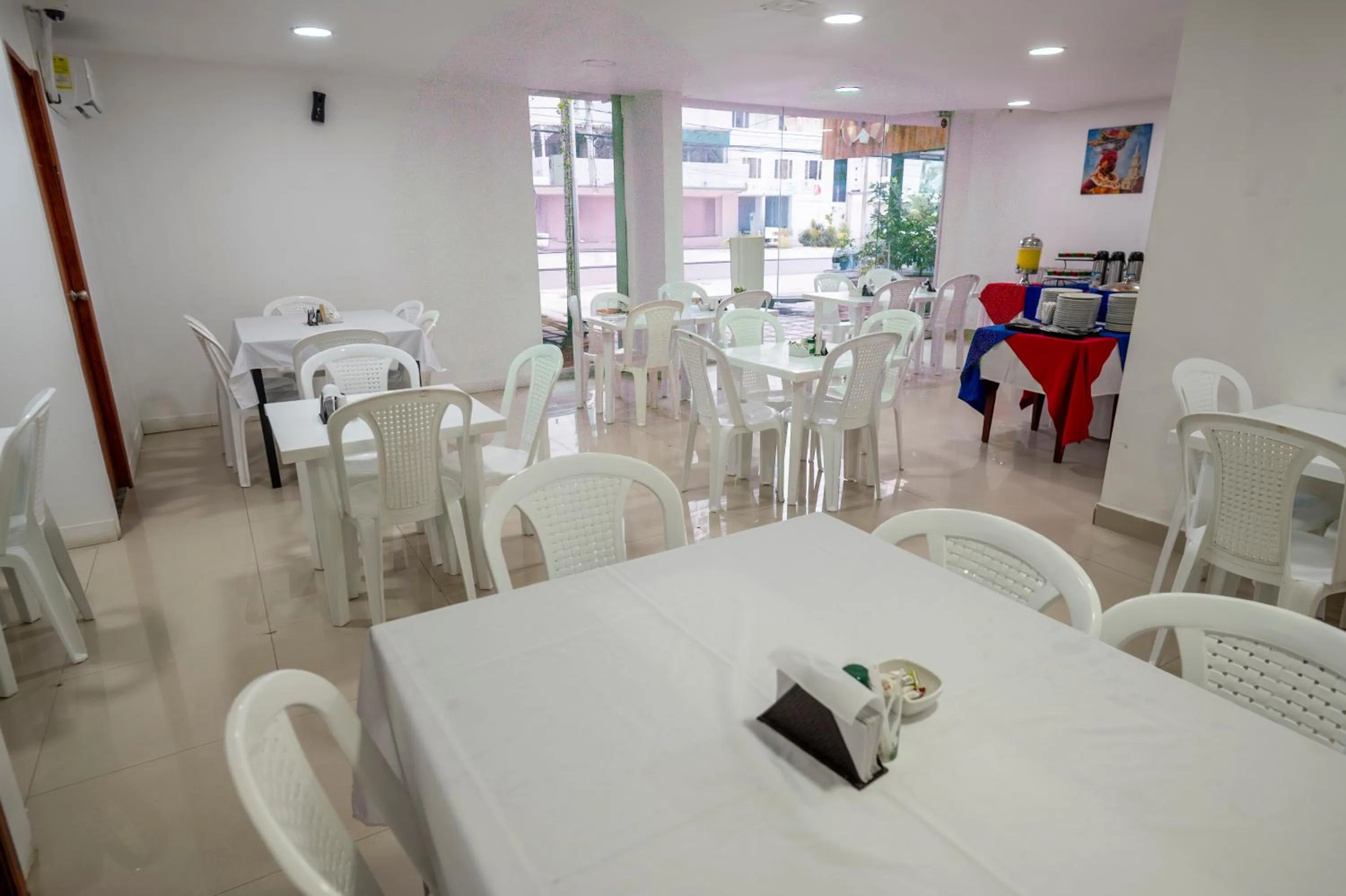 Restaurant/places to eat in Hotel ITACO