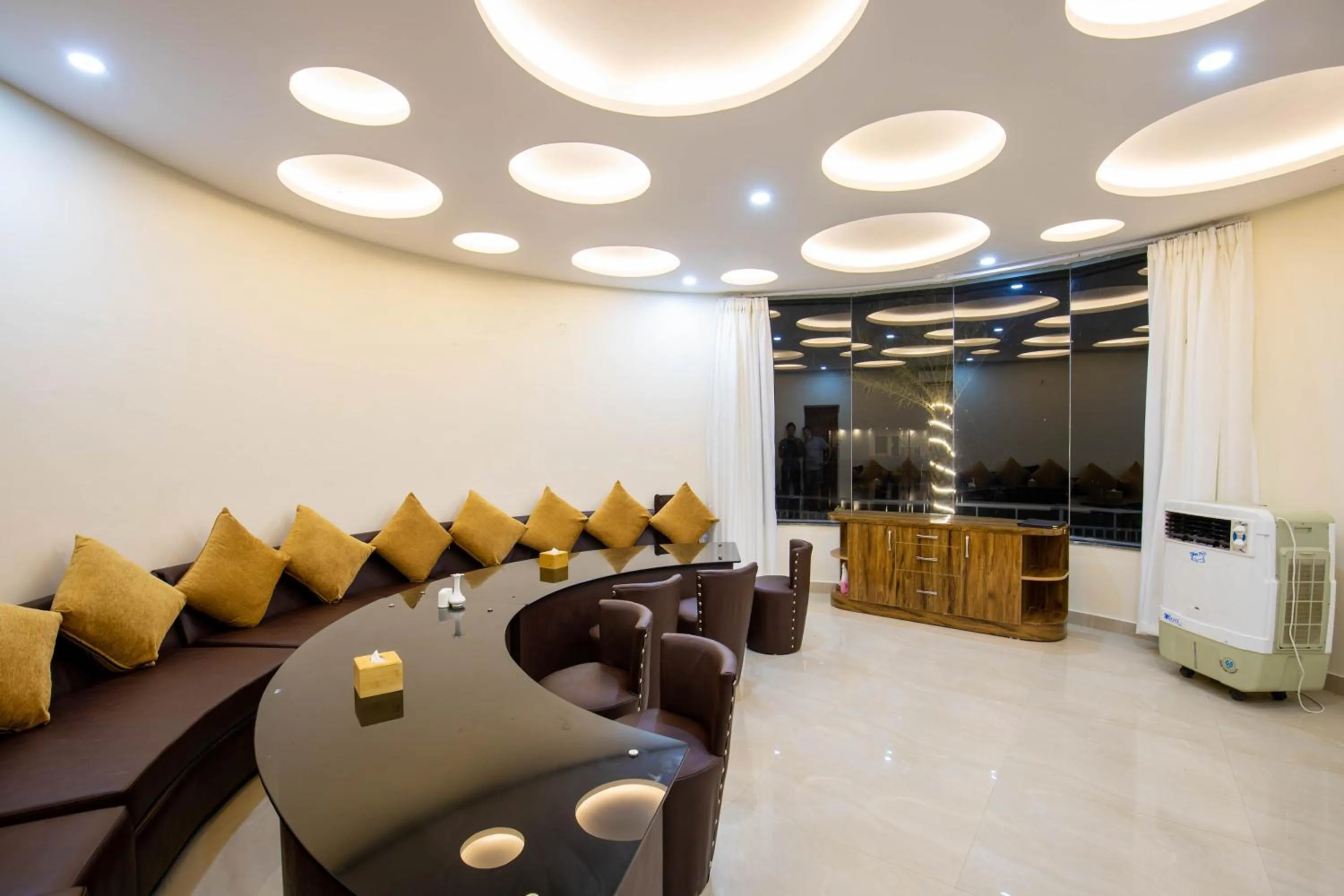 Restaurant/places to eat in Lumbini Palace Resort