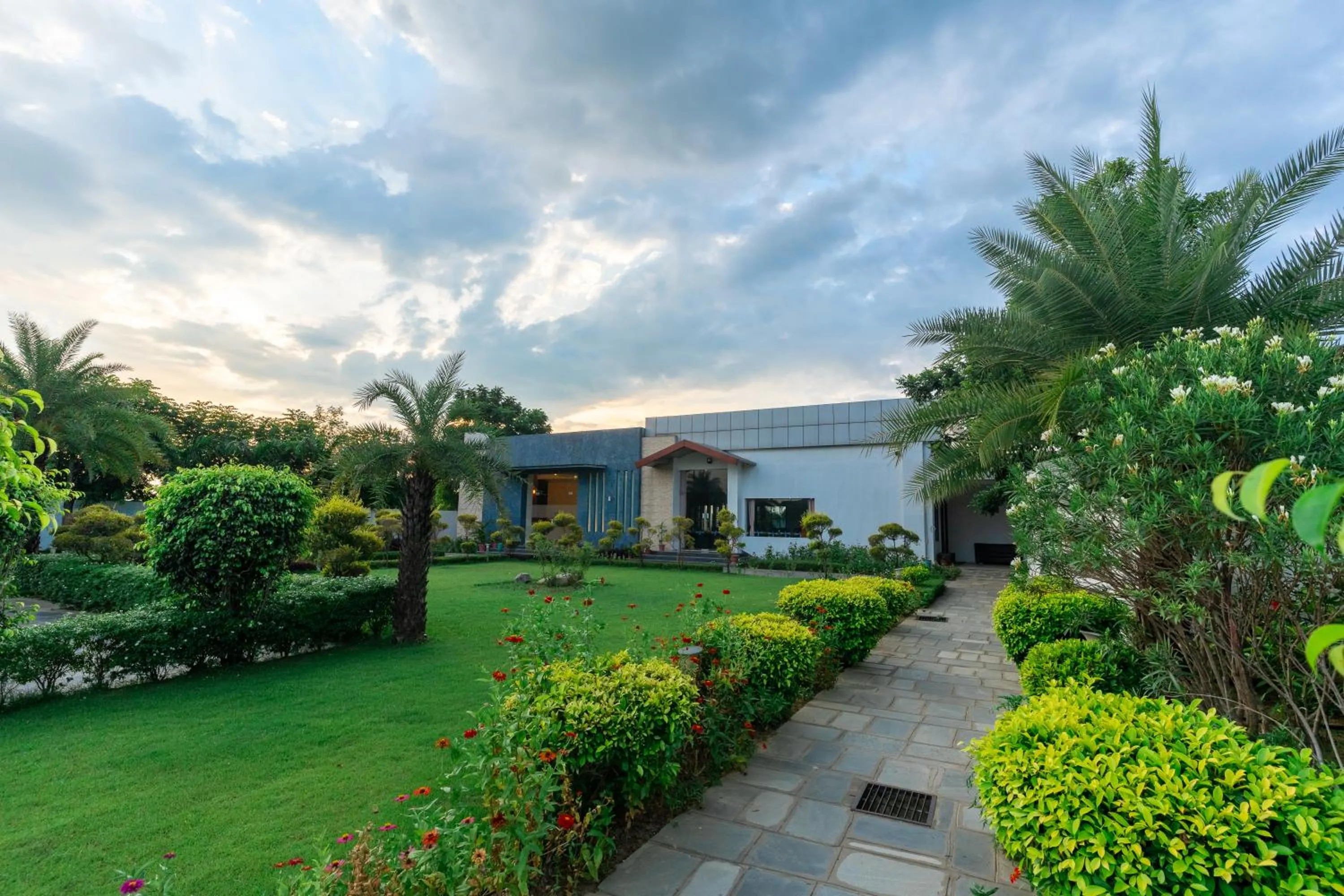 Garden in Lumbini Palace Resort